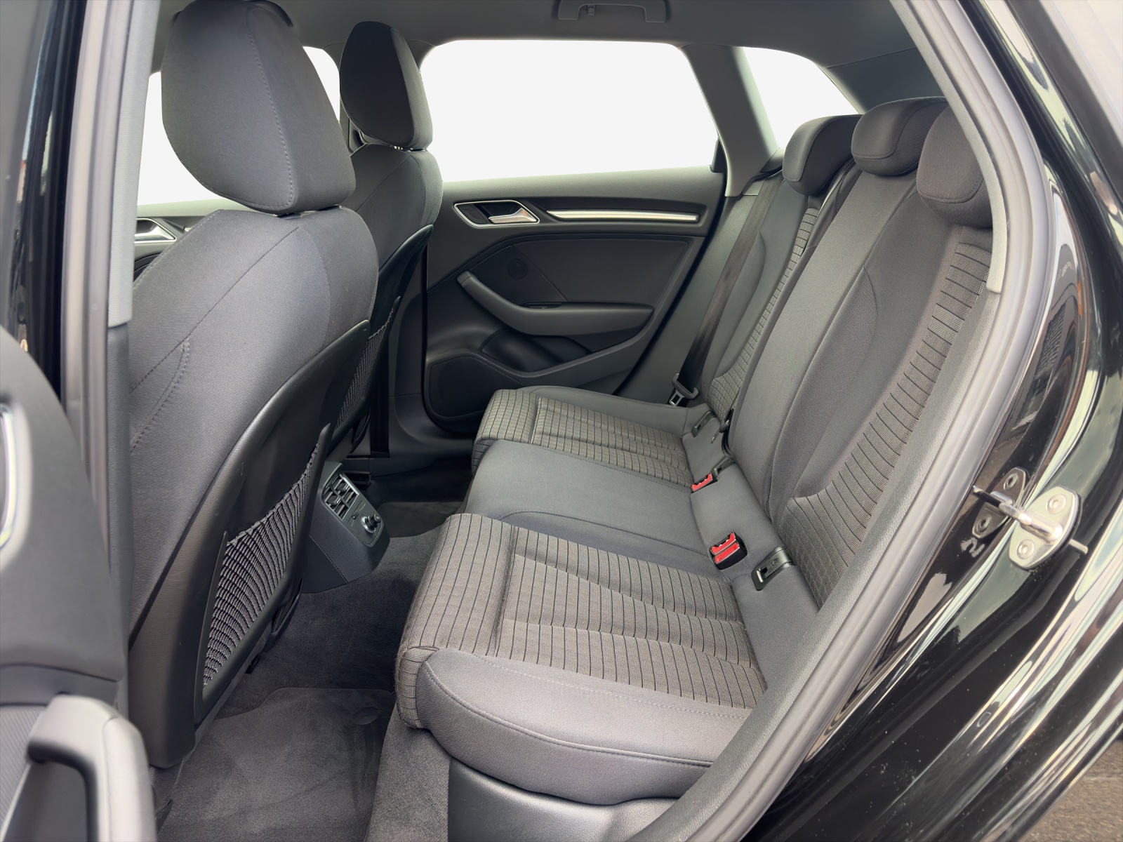 AUDI A3 Sportback 1.4 e-tron Sport S-tronic-image-11