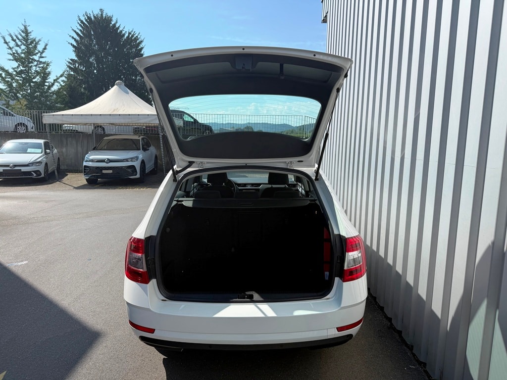 SKODA Octavia Combi 2.0 TDI Ambition DSG-image-5