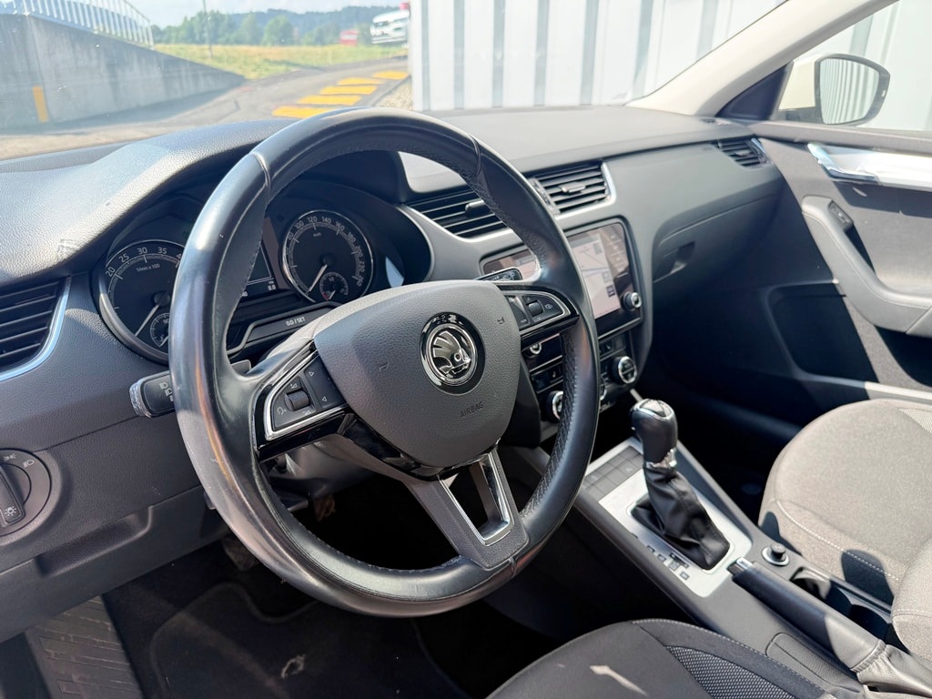 SKODA Octavia Combi 2.0 TDI Ambition DSG-image-6