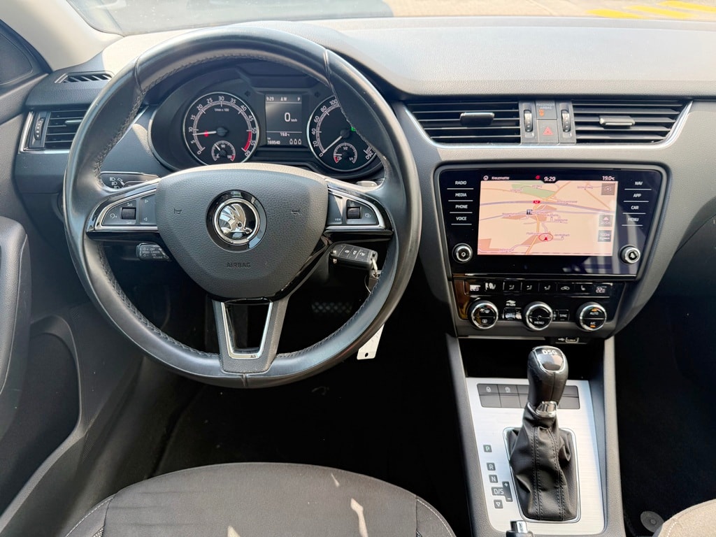 SKODA Octavia Combi 2.0 TDI Ambition DSG-image-8