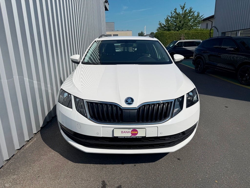 SKODA Octavia Combi 2.0 TDI Ambition DSG-showroom-element-1