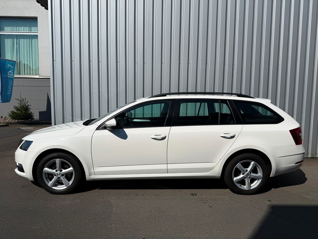 SKODA Octavia Combi 2.0 TDI Ambition DSG-showroom-element-2