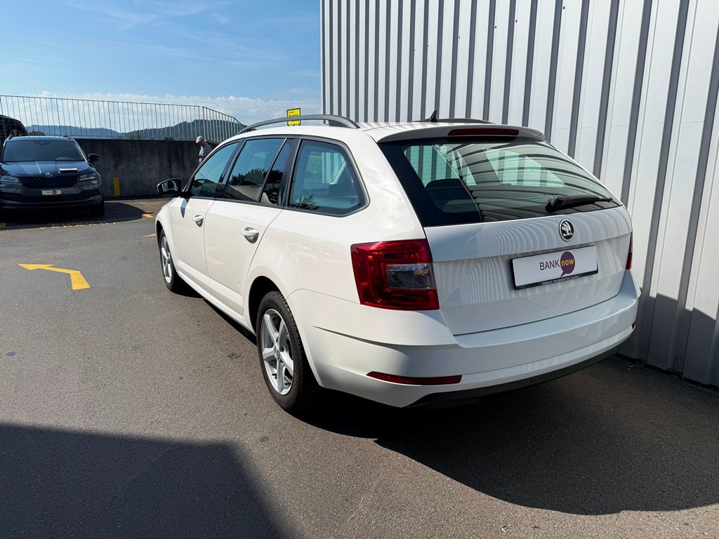 SKODA Octavia Combi 2.0 TDI Ambition DSG-showroom-element-3