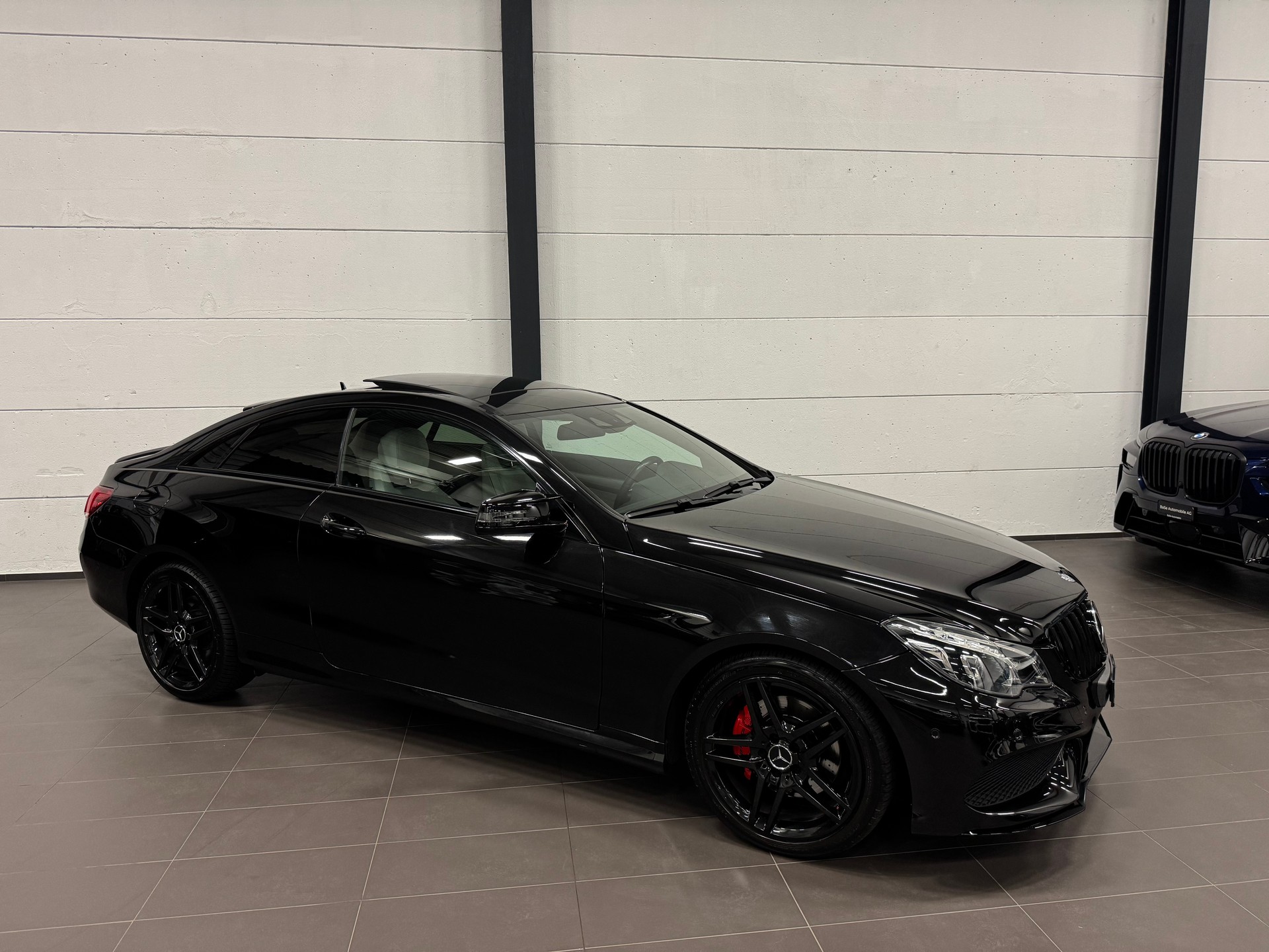 MERCEDES-BENZ E 250 7G-Tronic AMG LINE-showroom-element-3