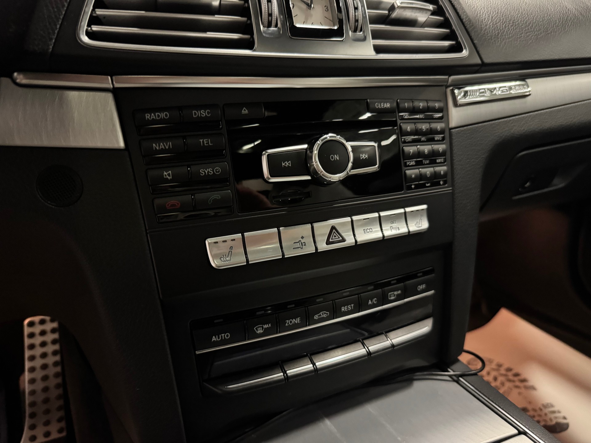 MERCEDES-BENZ E 250 7G-Tronic AMG LINE-image-24