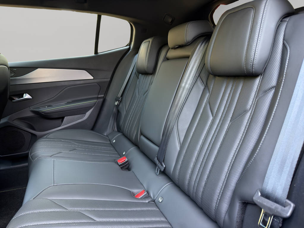 PEUGEOT 408 1.2 Hybrid GT Exclusive-image-10