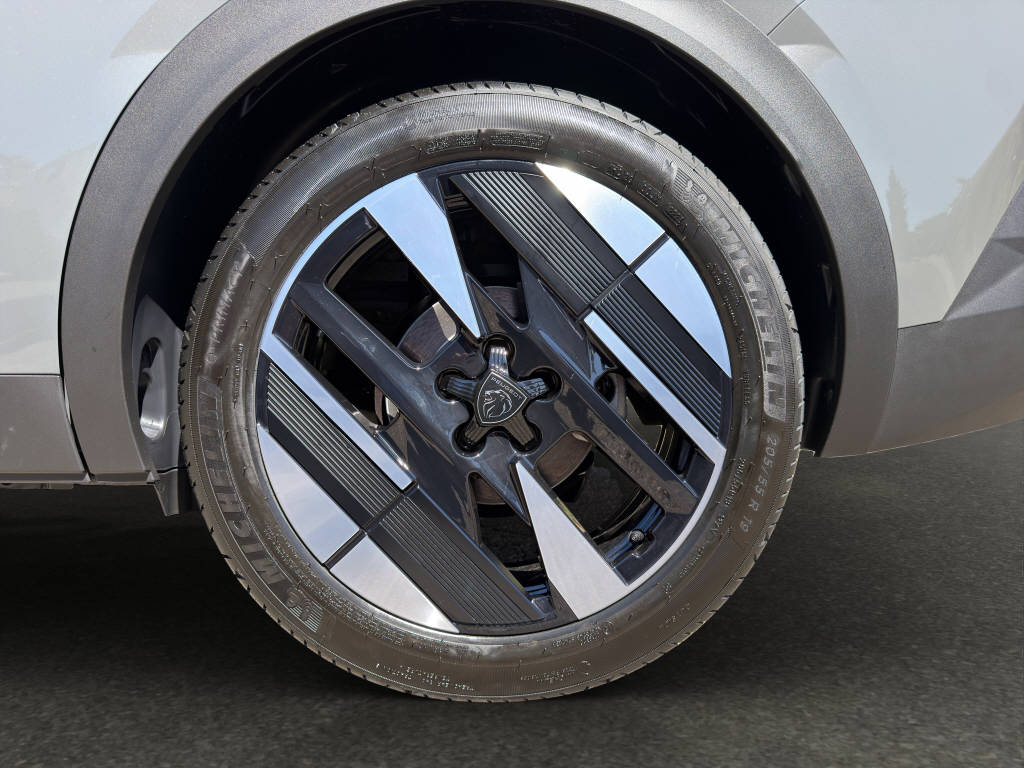 PEUGEOT 408 1.2 Hybrid GT Exclusive-image-4