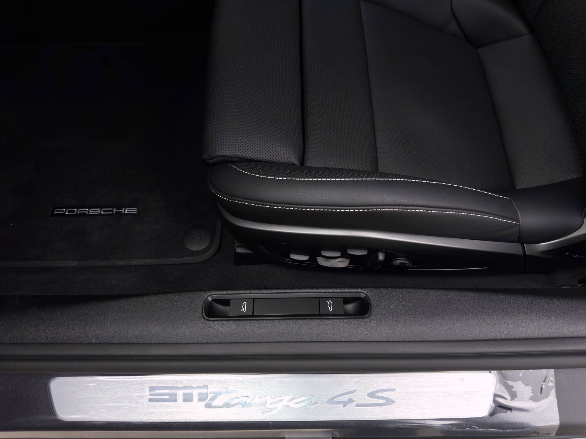 PORSCHE 911 Targa 4S-image-7