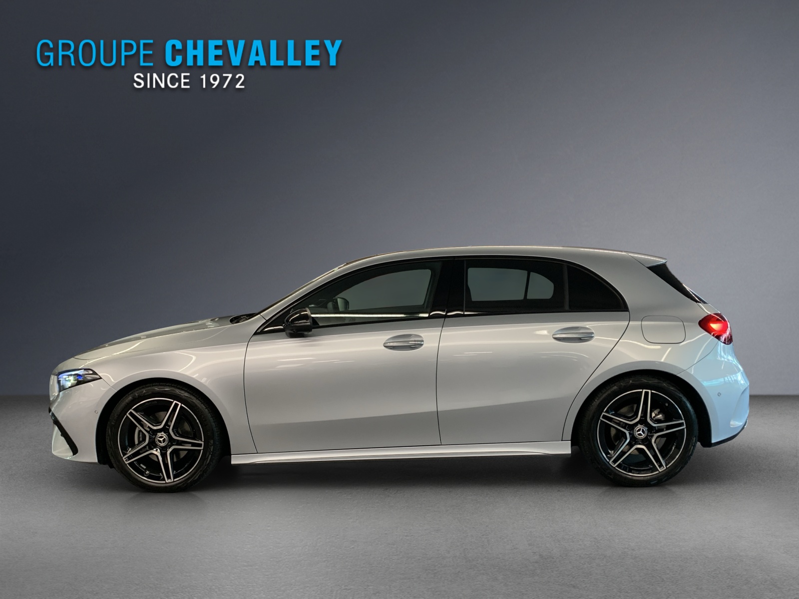 MERCEDES-BENZ A 200 Night Star-showroom-element-1