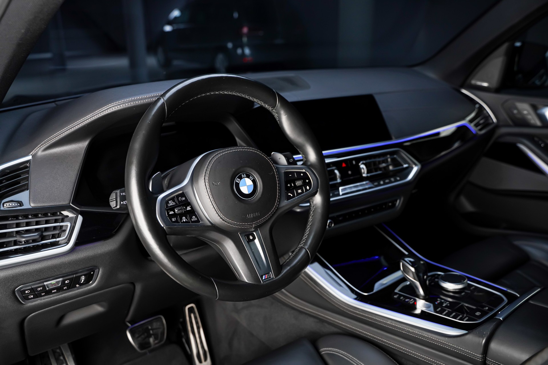 BMW X5 xDrive M50i Steptronic-image-9