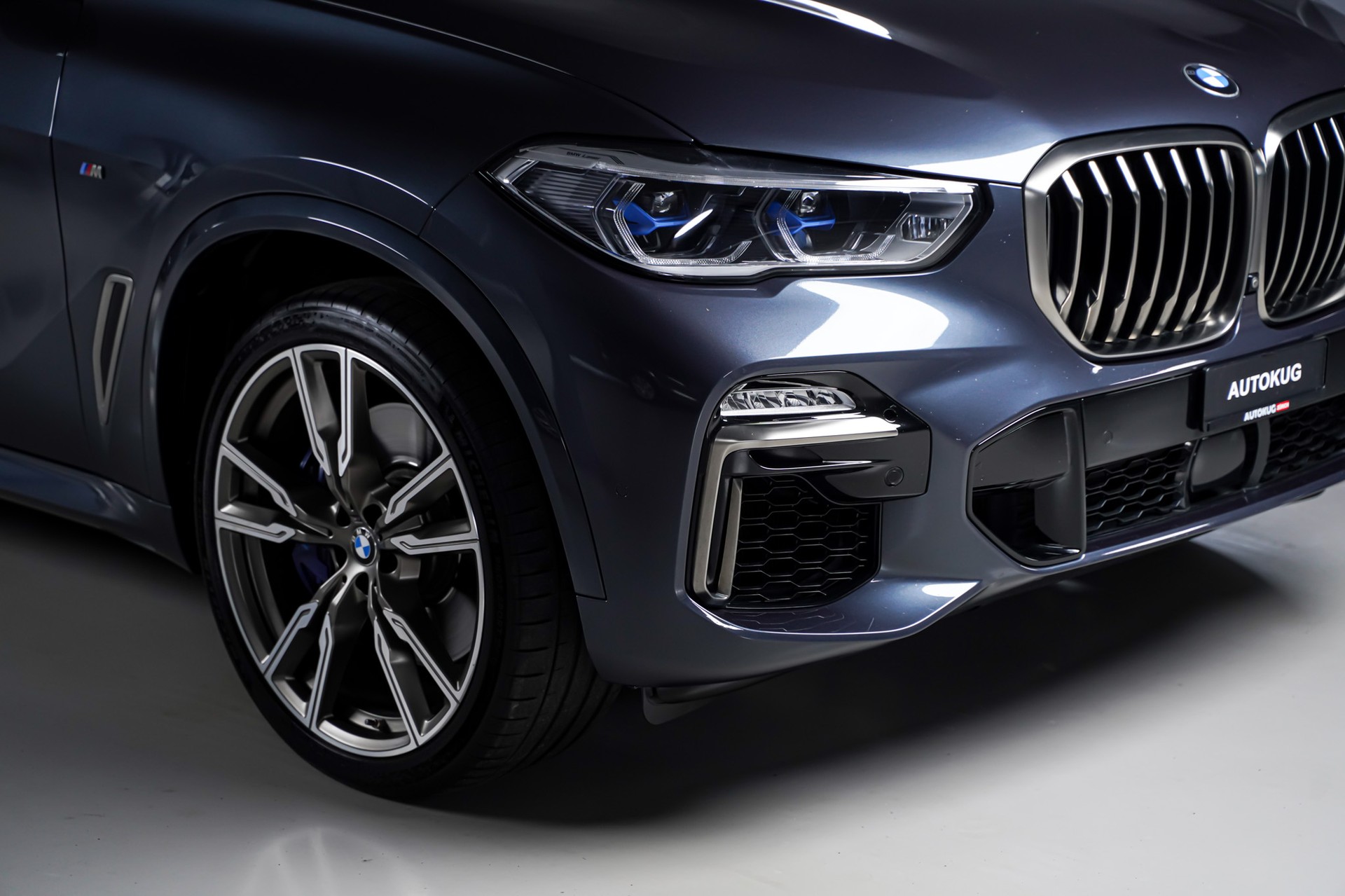 BMW X5 xDrive M50i Steptronic-showroom-element-3