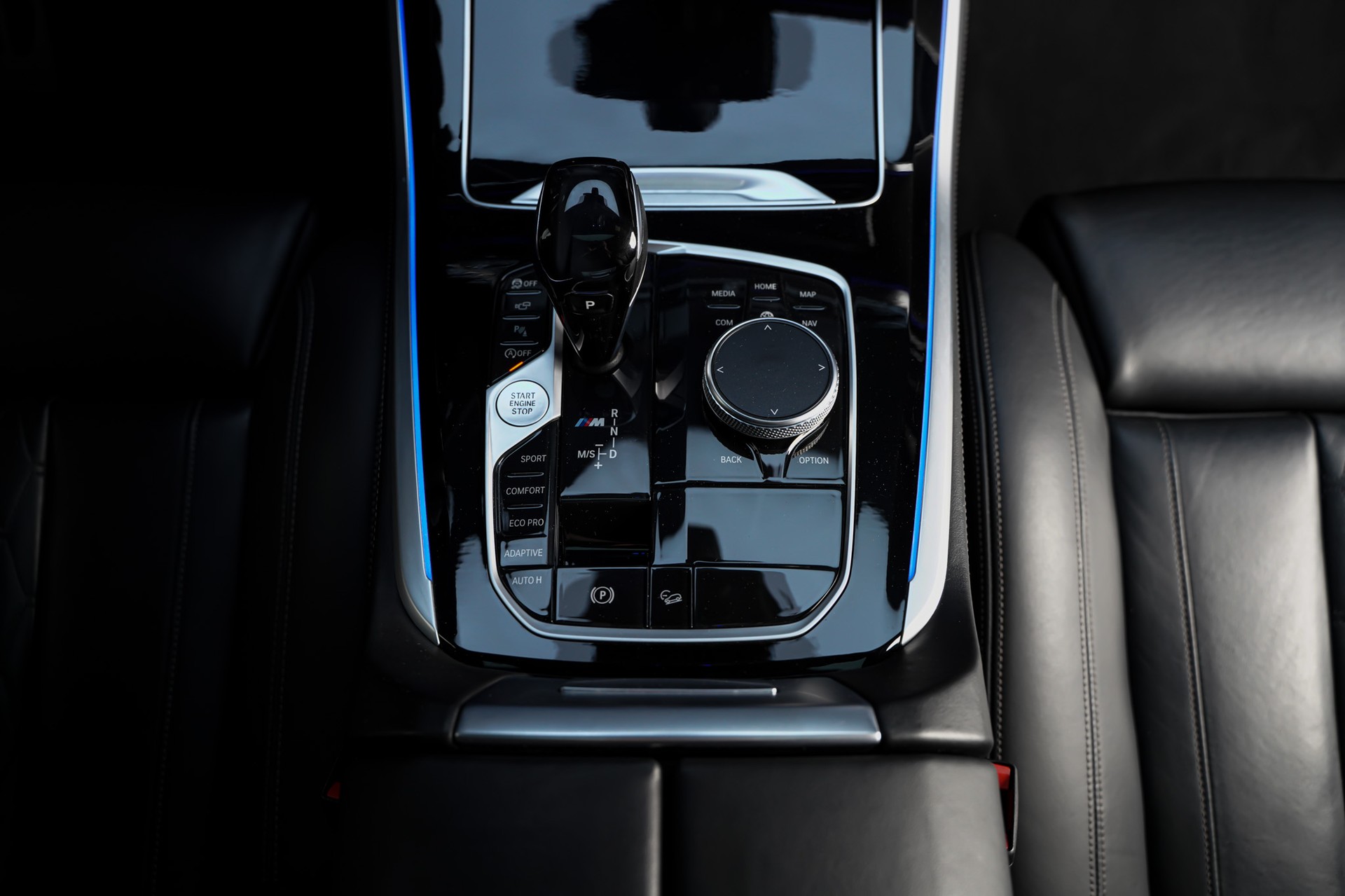 BMW X5 xDrive M50i Steptronic-image-23