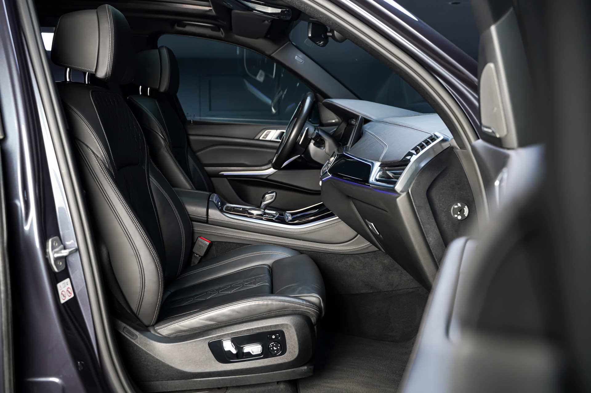 BMW X5 xDrive M50i Steptronic-image-17