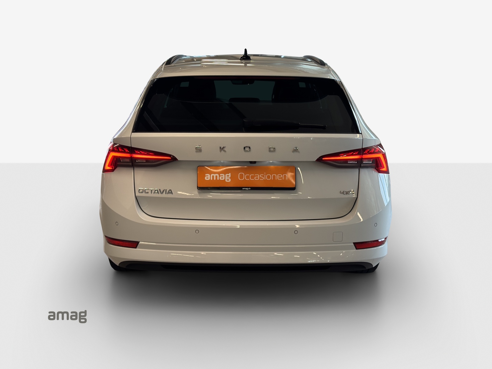 SKODA Octavia Combi 2.0 TSI Style DSG 4x4-showroom-element-3