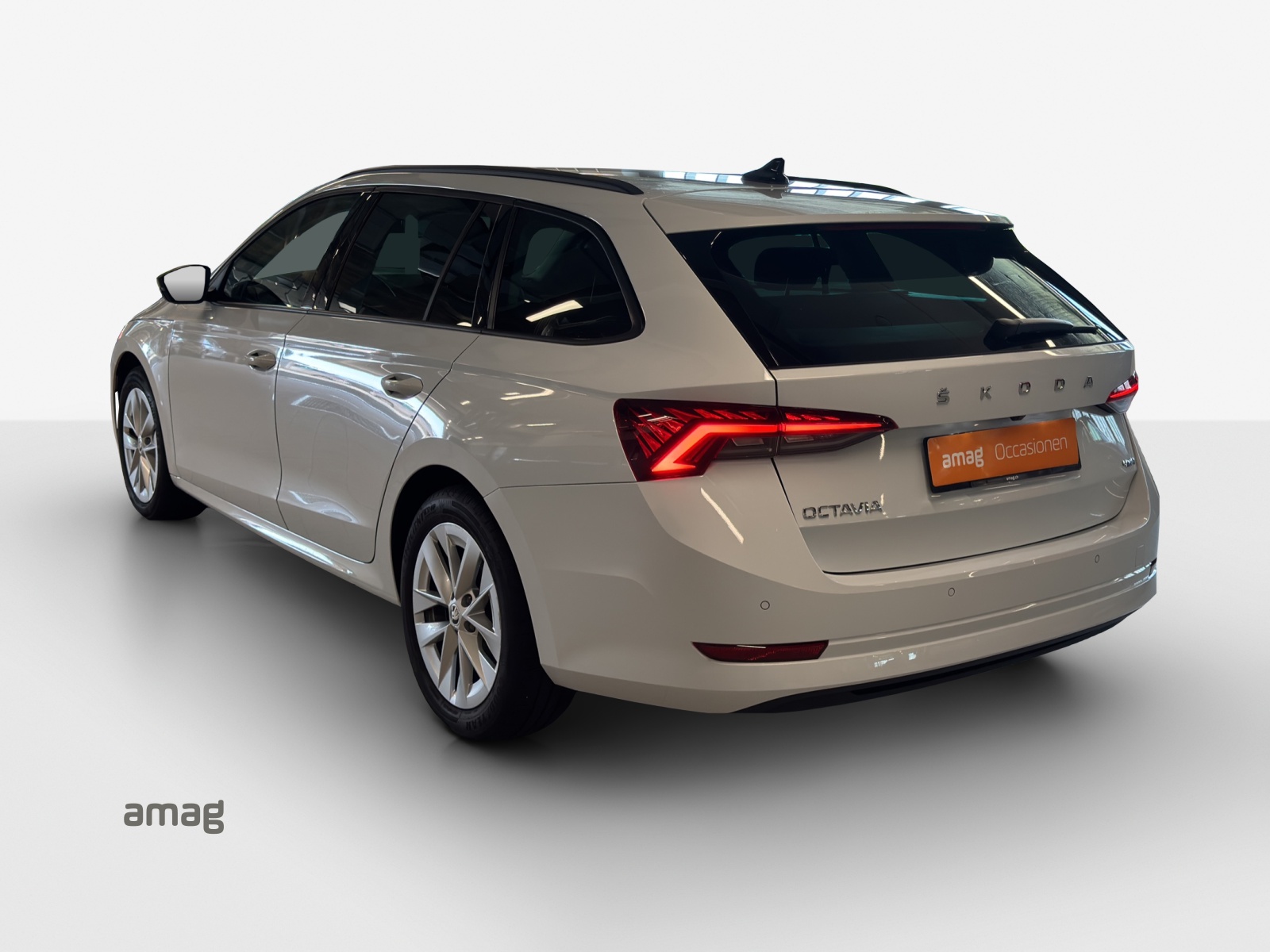 SKODA Octavia Combi 2.0 TSI Style DSG 4x4-showroom-element-2