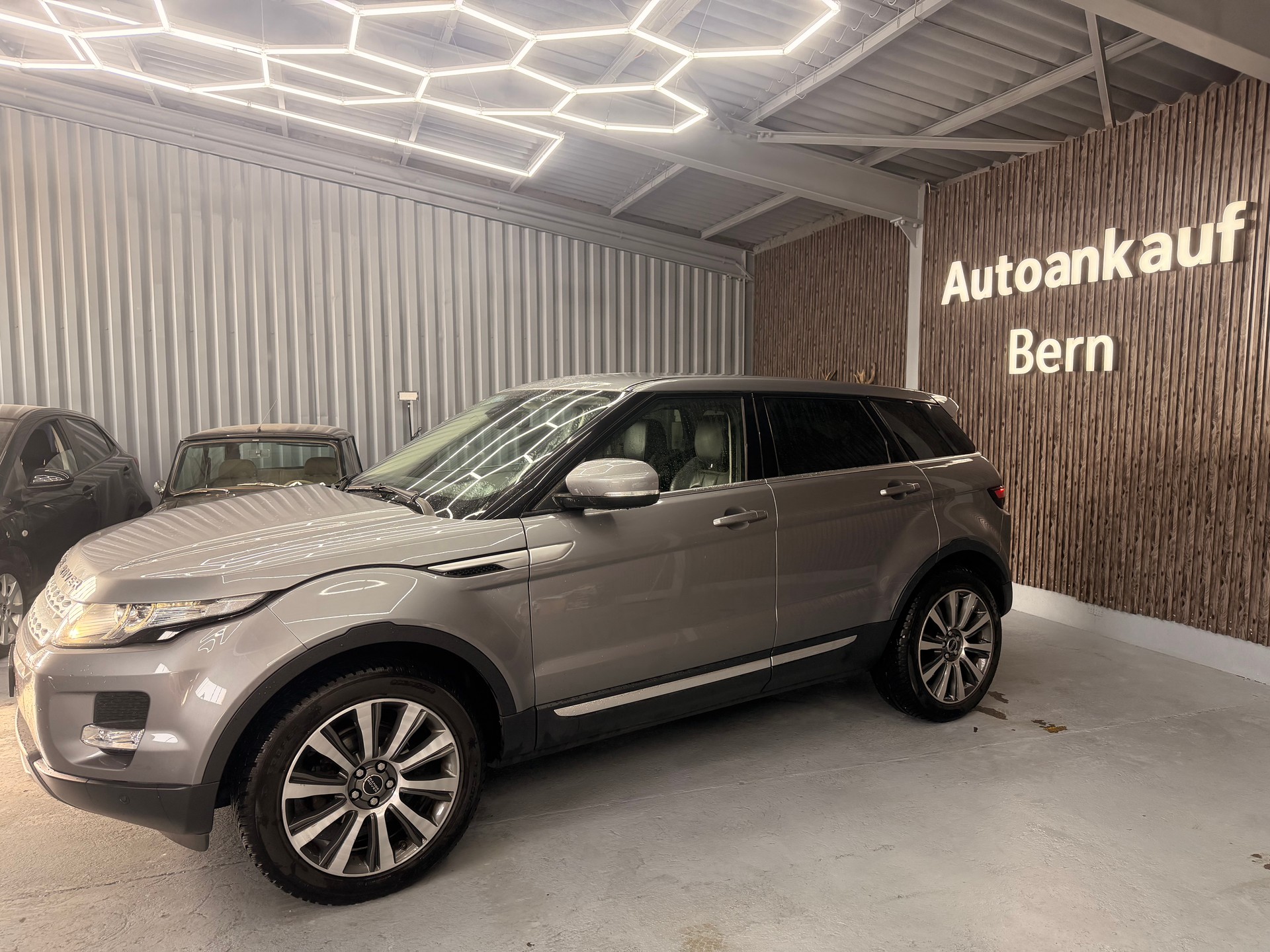 LAND ROVER Range Rover Evoque 2.2 SD4 Pure AT6-showroom-element-2