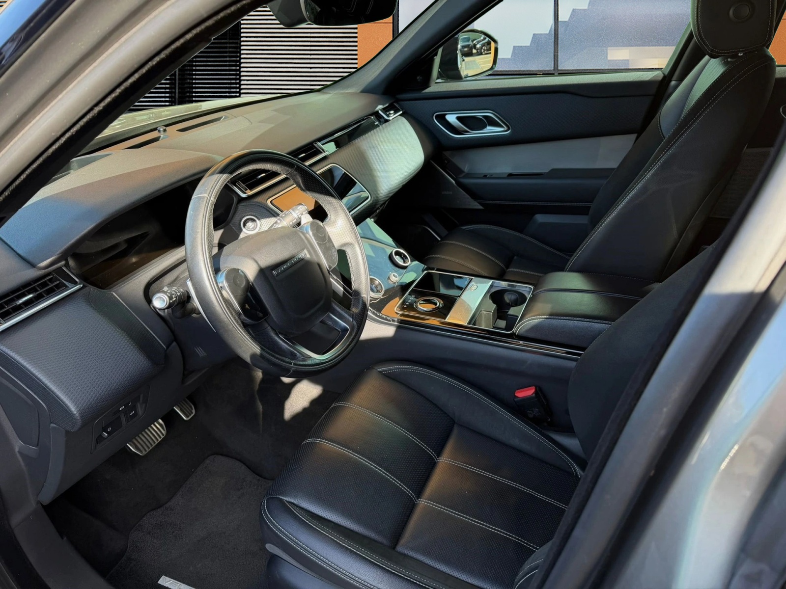 LAND ROVER Range Rover Velar 2.0 D 240 R-Dynamic SE-image-6