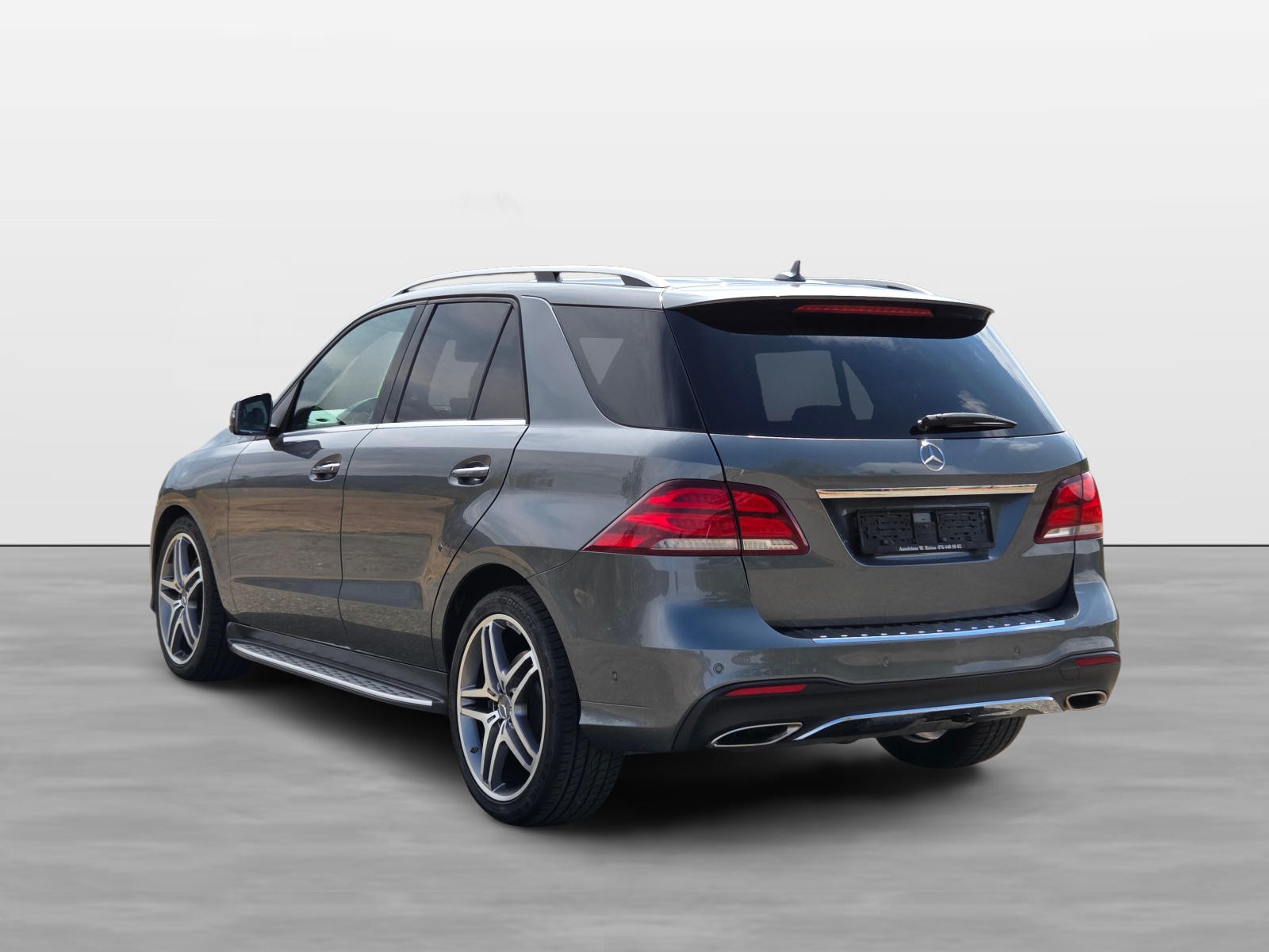 MERCEDES-BENZ GLE 500 Executive 4Matic 9G-Tronic-showroom-element-3