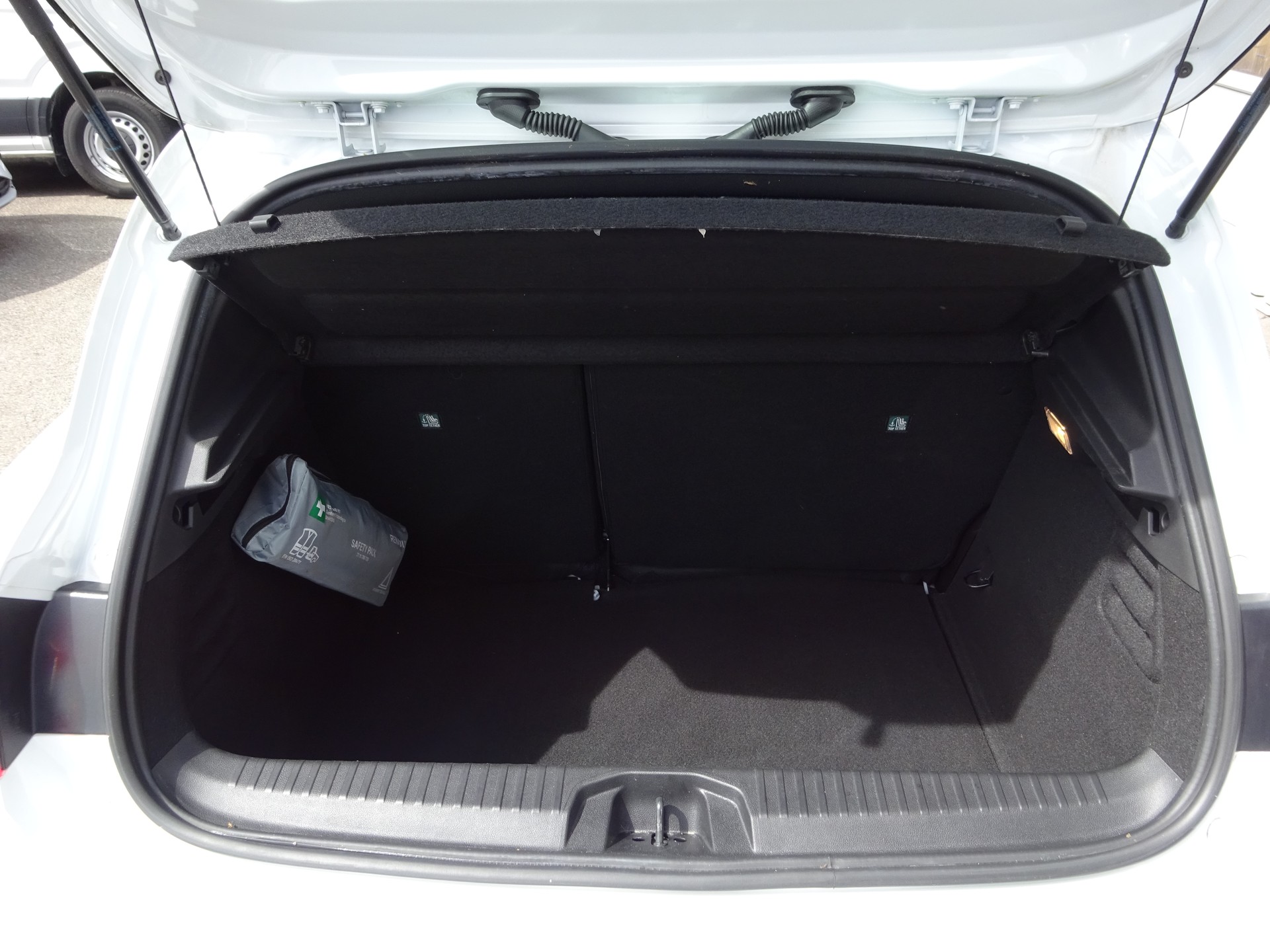 RENAULT Clio 1.0 Intens CVT-image-11