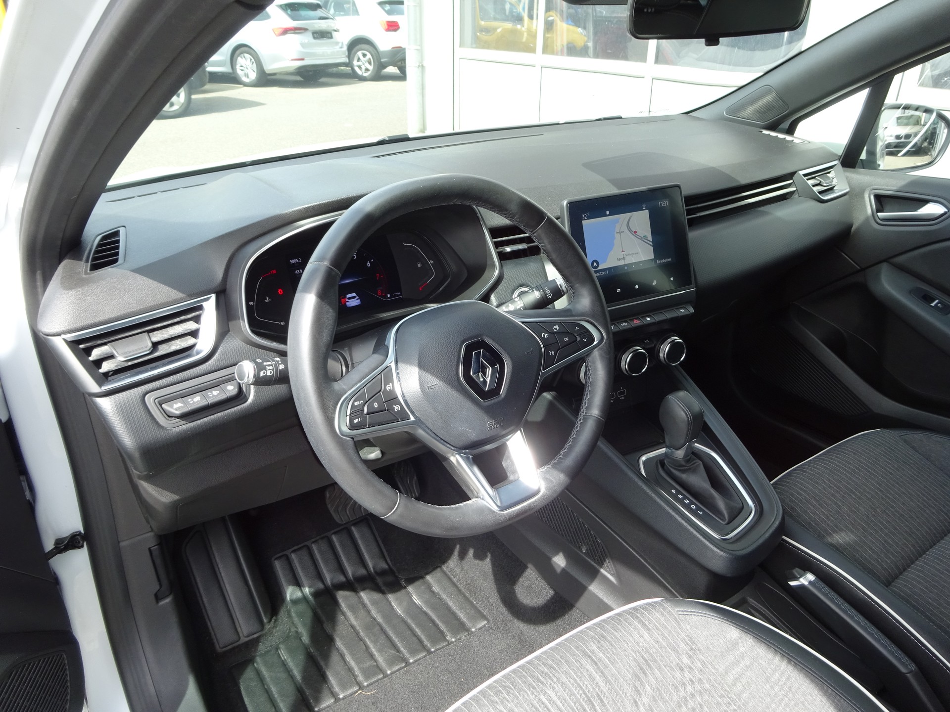 RENAULT Clio 1.0 Intens CVT-image-7