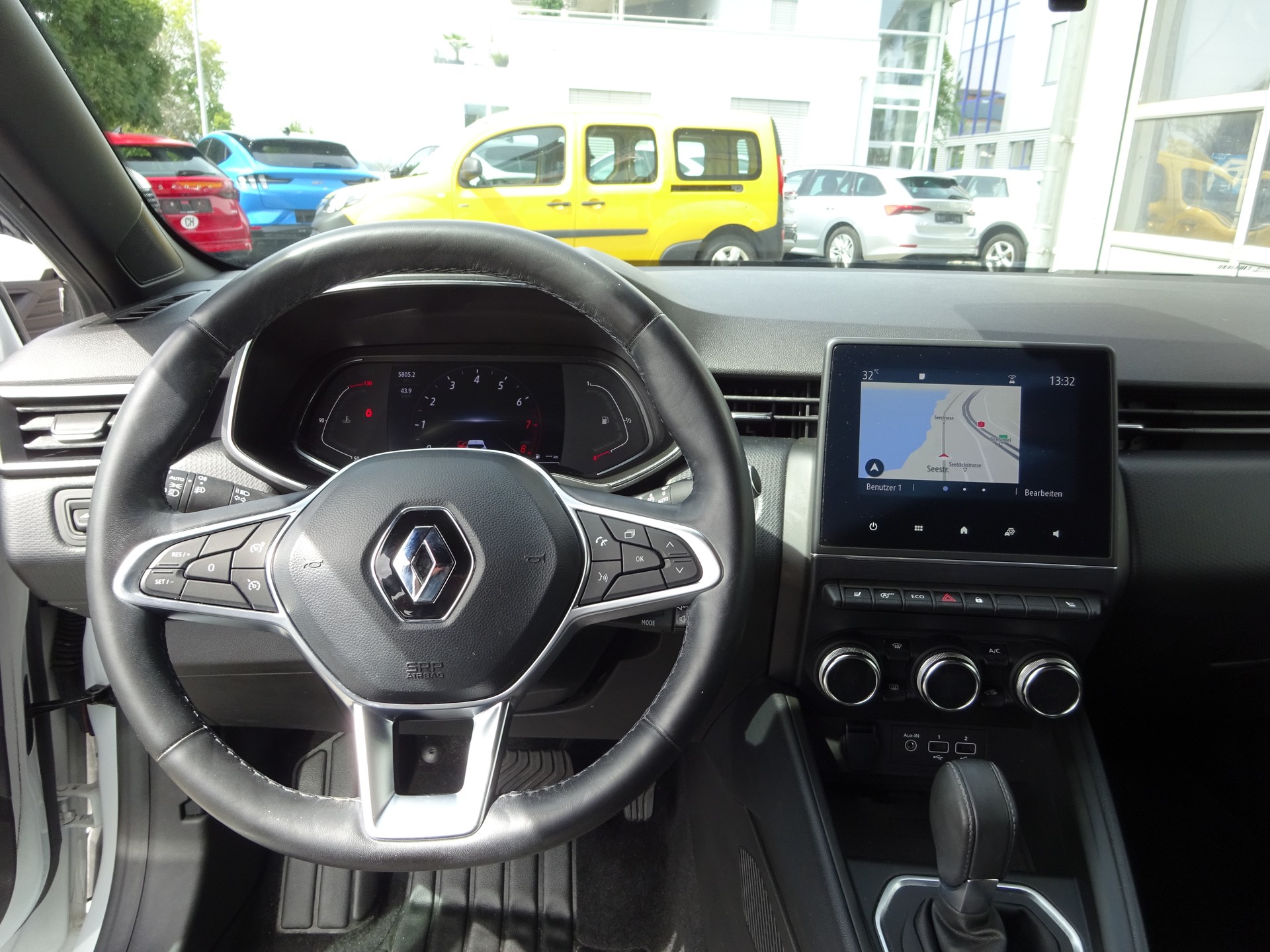 RENAULT Clio 1.0 Intens CVT-image-8