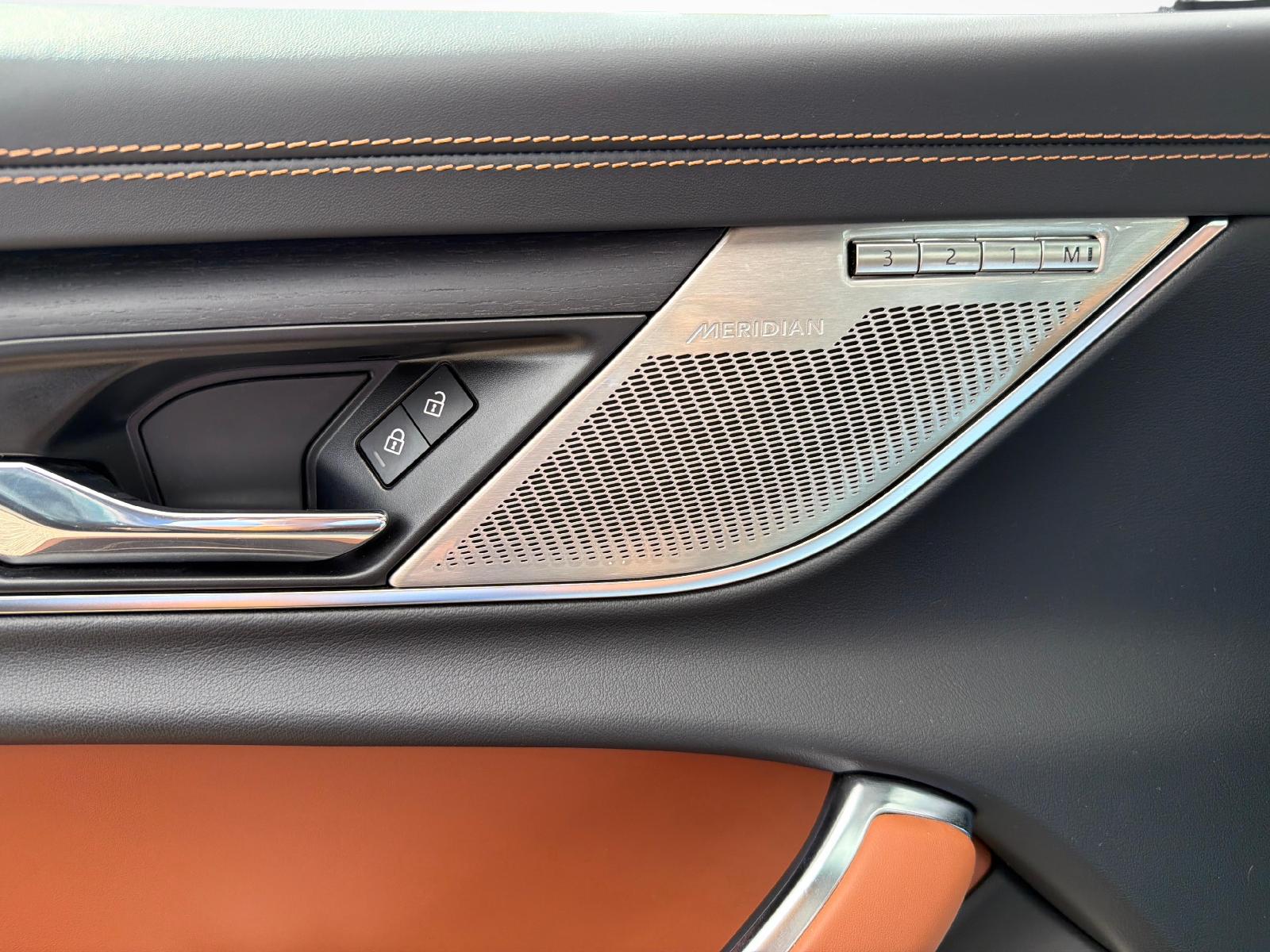 JAGUAR XF Sportbrake 2.0 I4 300 Sport AWD-image-17