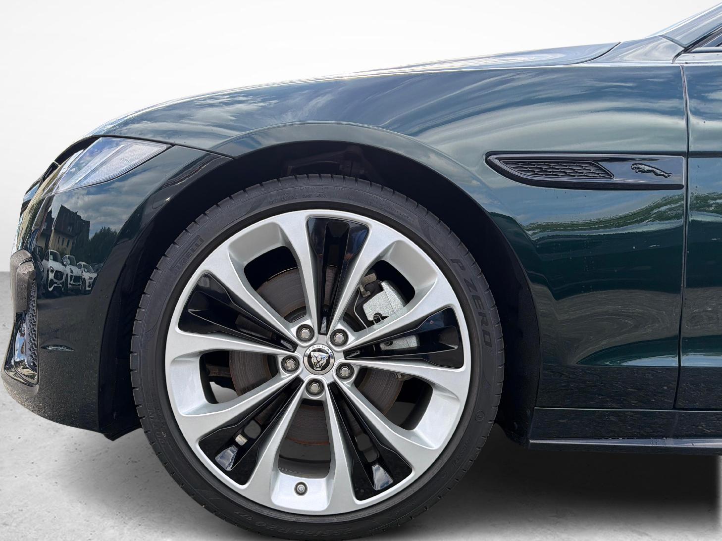 JAGUAR XF Sportbrake 2.0 I4 300 Sport AWD-image-9