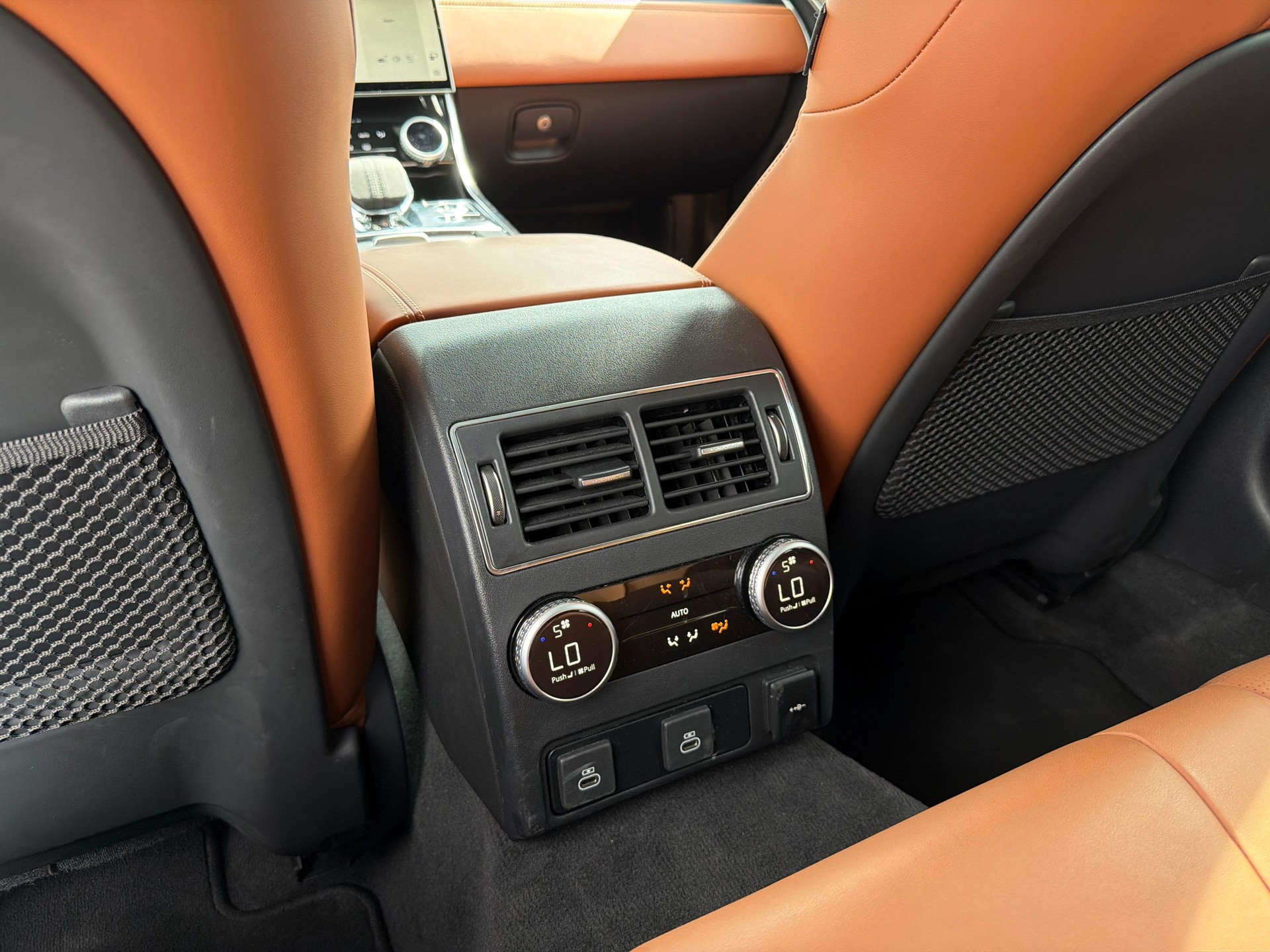 JAGUAR XF Sportbrake 2.0 I4 300 Sport AWD-image-13