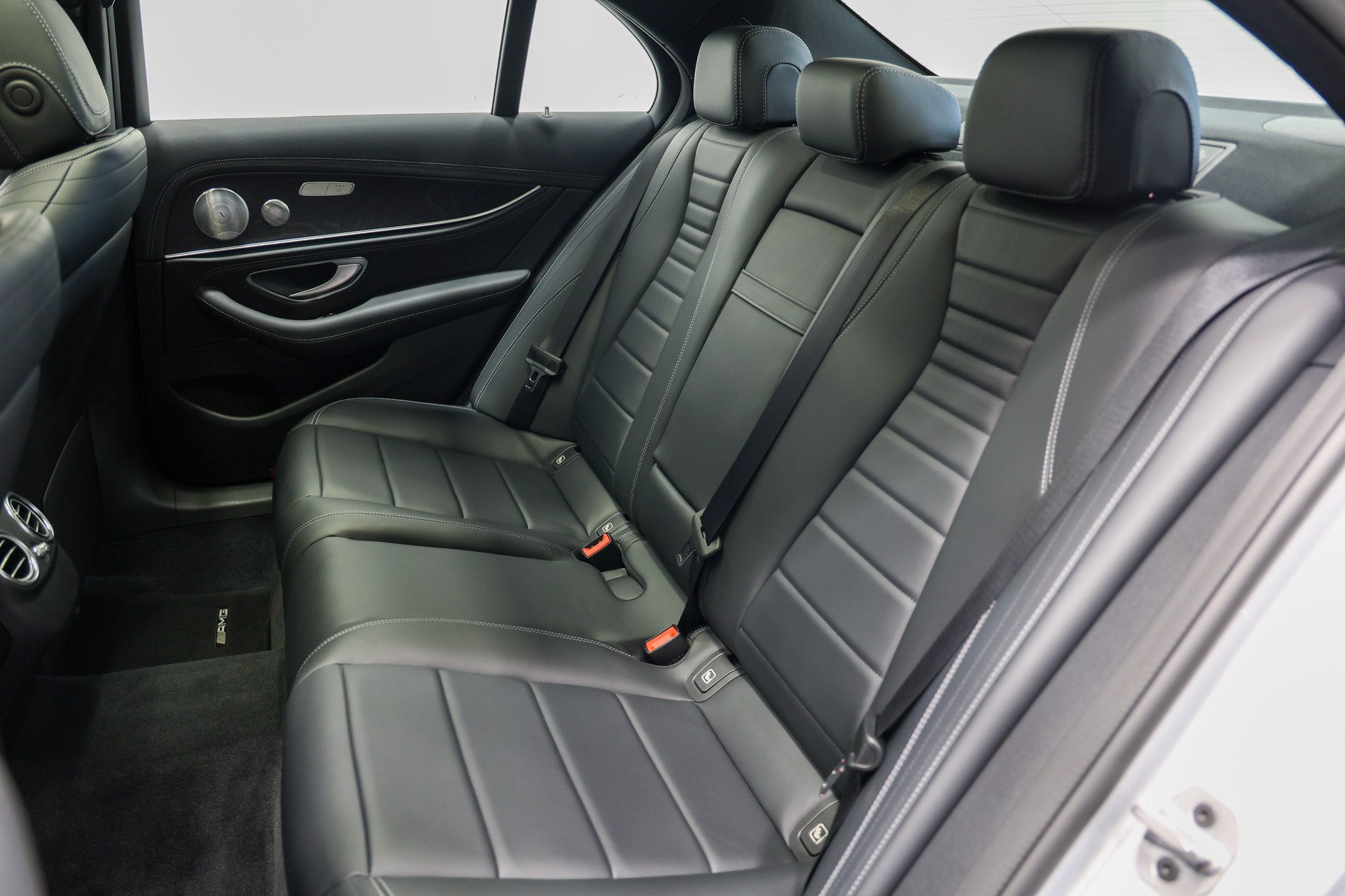 MERCEDES-BENZ E 220 d AMG Line 4Matic 9G-Tronic *Facelift*Vollausstattung*-image-14