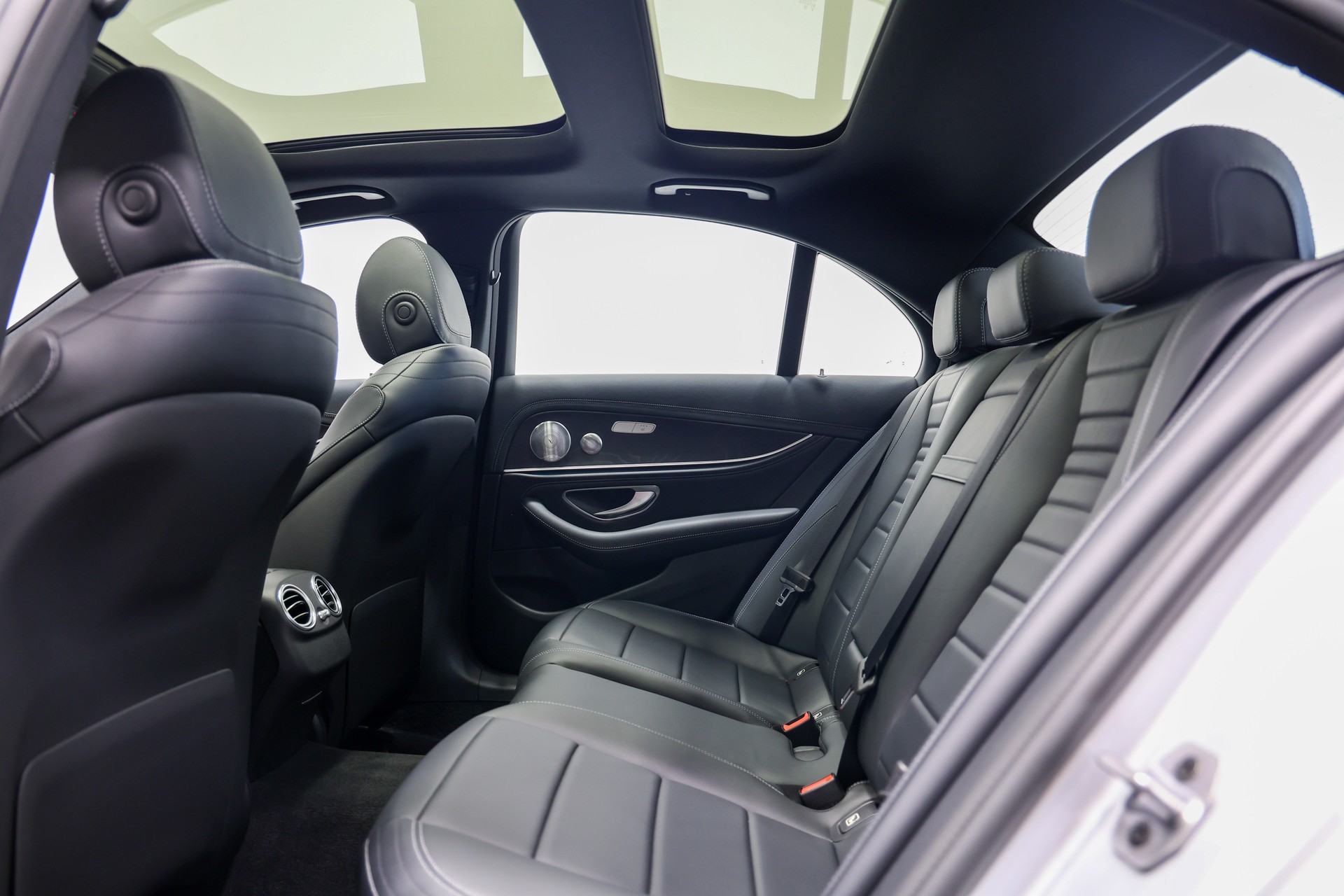 MERCEDES-BENZ E 220 d AMG Line 4Matic 9G-Tronic *Facelift*Vollausstattung*-image-15