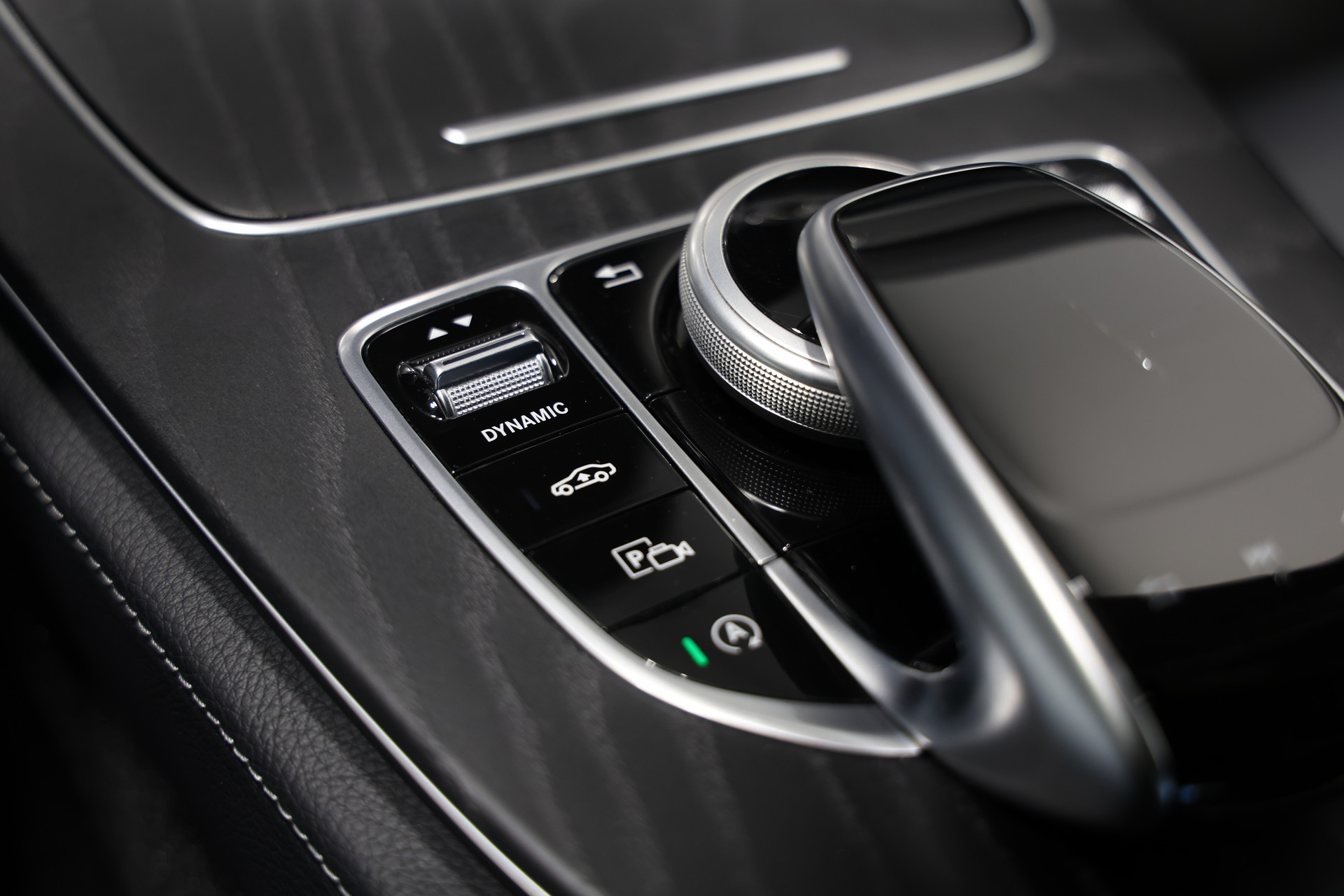 MERCEDES-BENZ E 220 d AMG Line 4Matic 9G-Tronic *Facelift*Vollausstattung*-image-24