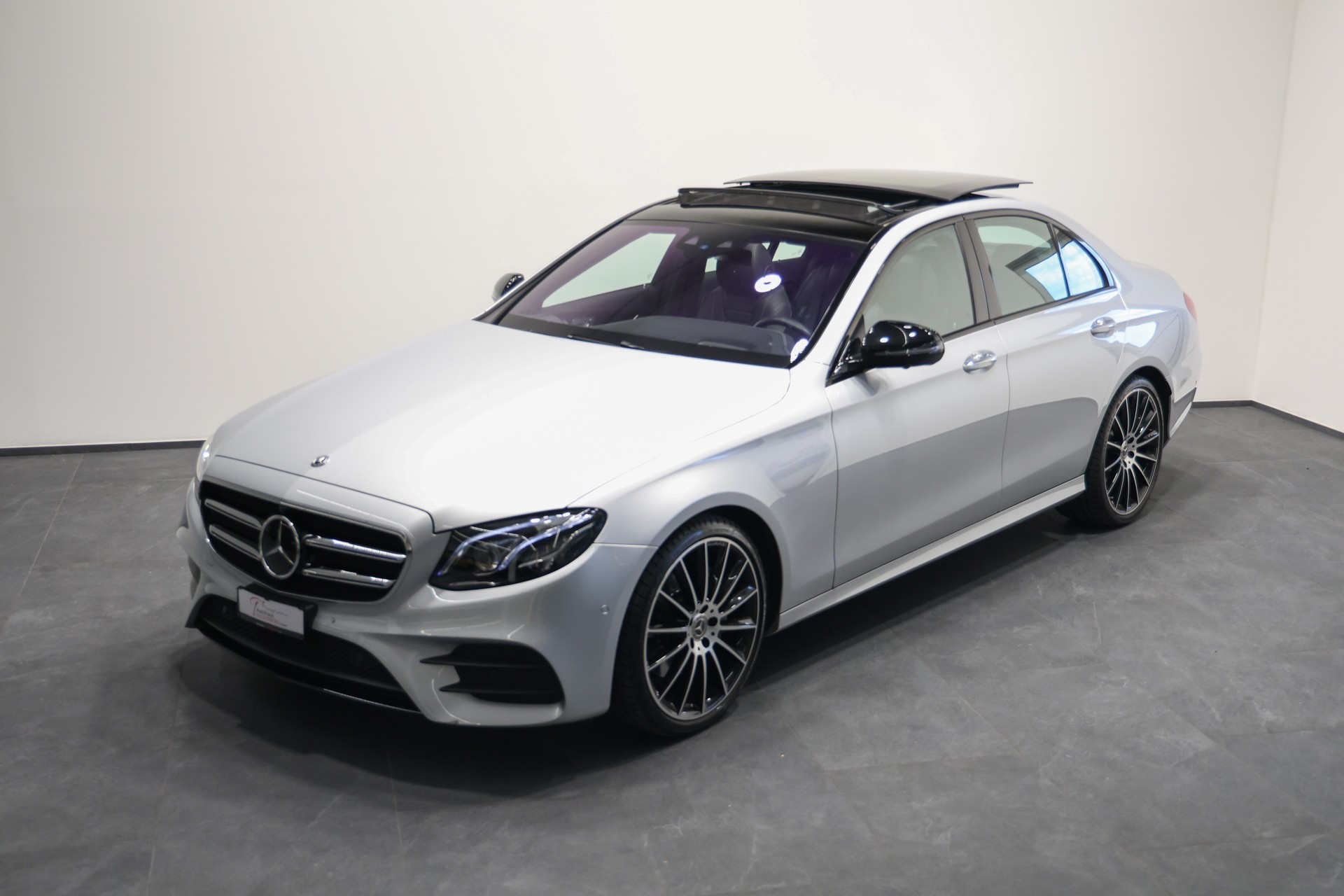 MERCEDES-BENZ E 220 d Swiss Star AMG Line 4Matic 9G-Tronic *Facelift*Vollausstattung*-showroom-element-3