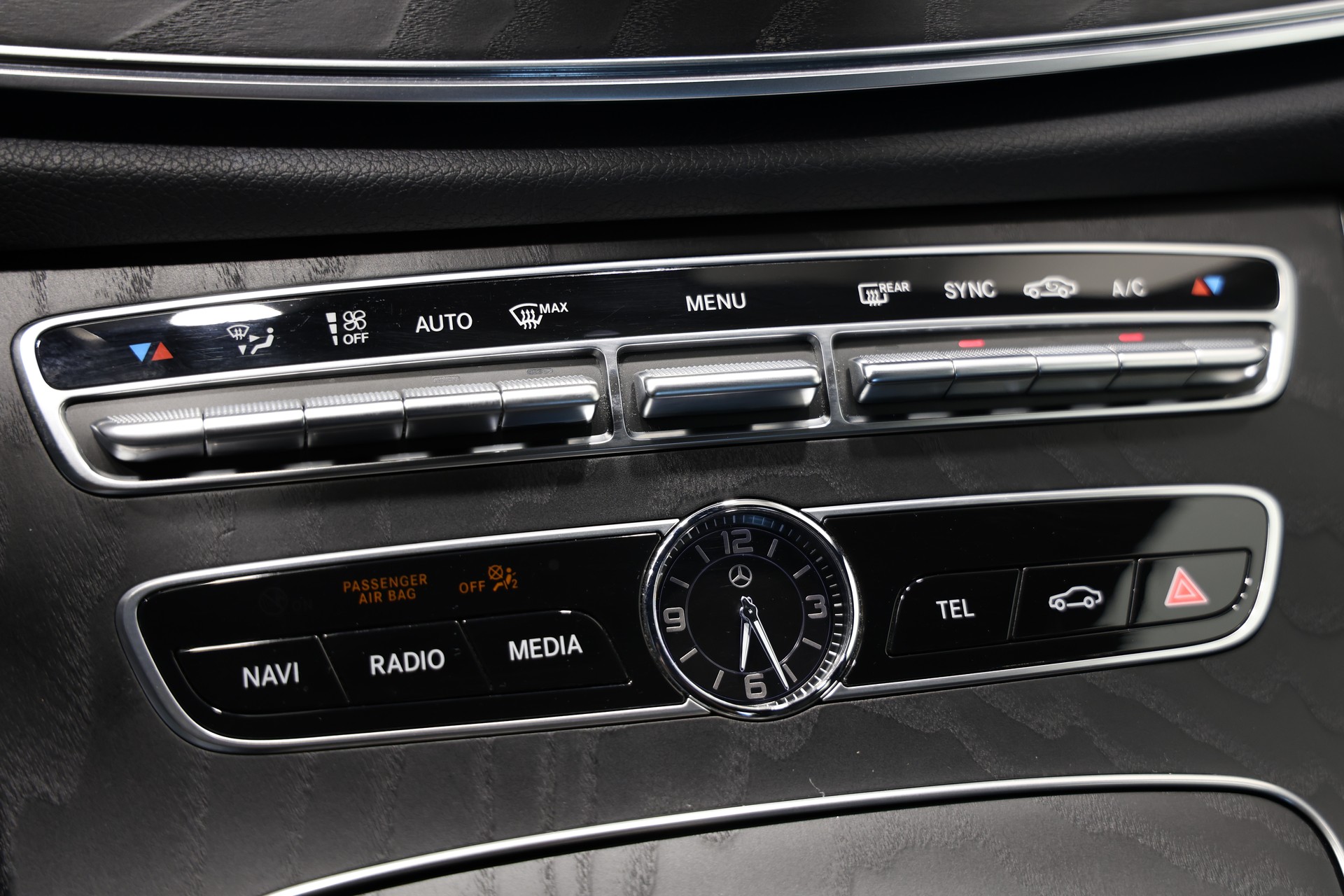 MERCEDES-BENZ E 220 d AMG Line 4Matic 9G-Tronic *Facelift*Vollausstattung*-image-23