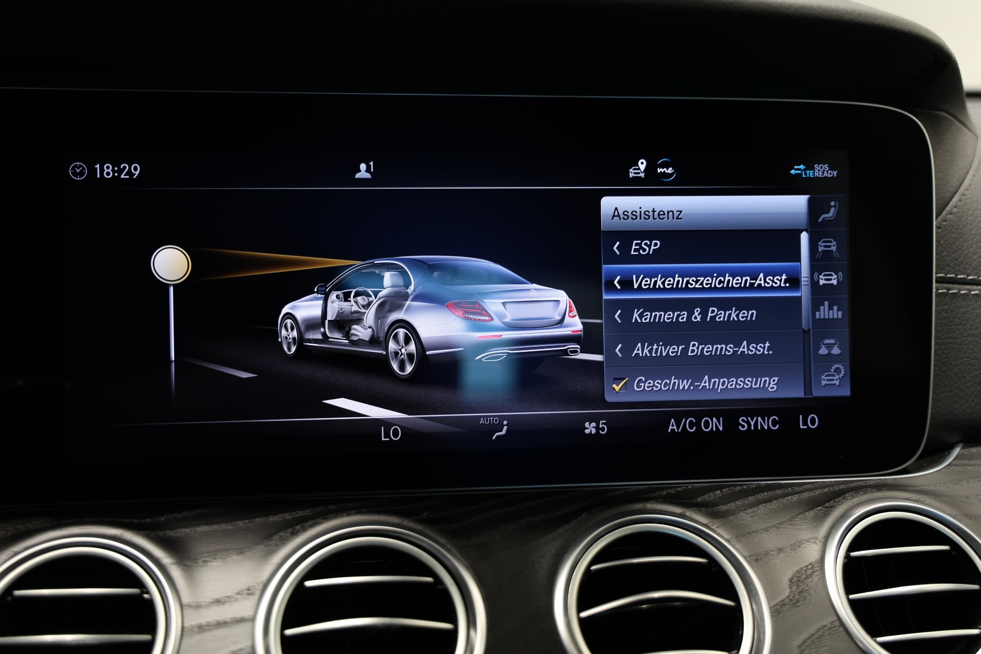 MERCEDES-BENZ E 220 d AMG Line 4Matic 9G-Tronic *Facelift*Vollausstattung*-image-28
