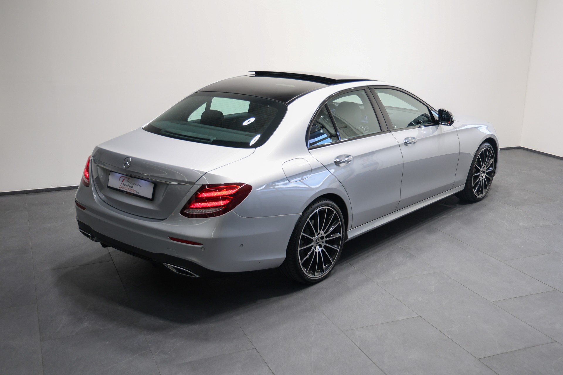 MERCEDES-BENZ E 220 d AMG Line 4Matic 9G-Tronic *Facelift*Vollausstattung*-image-8