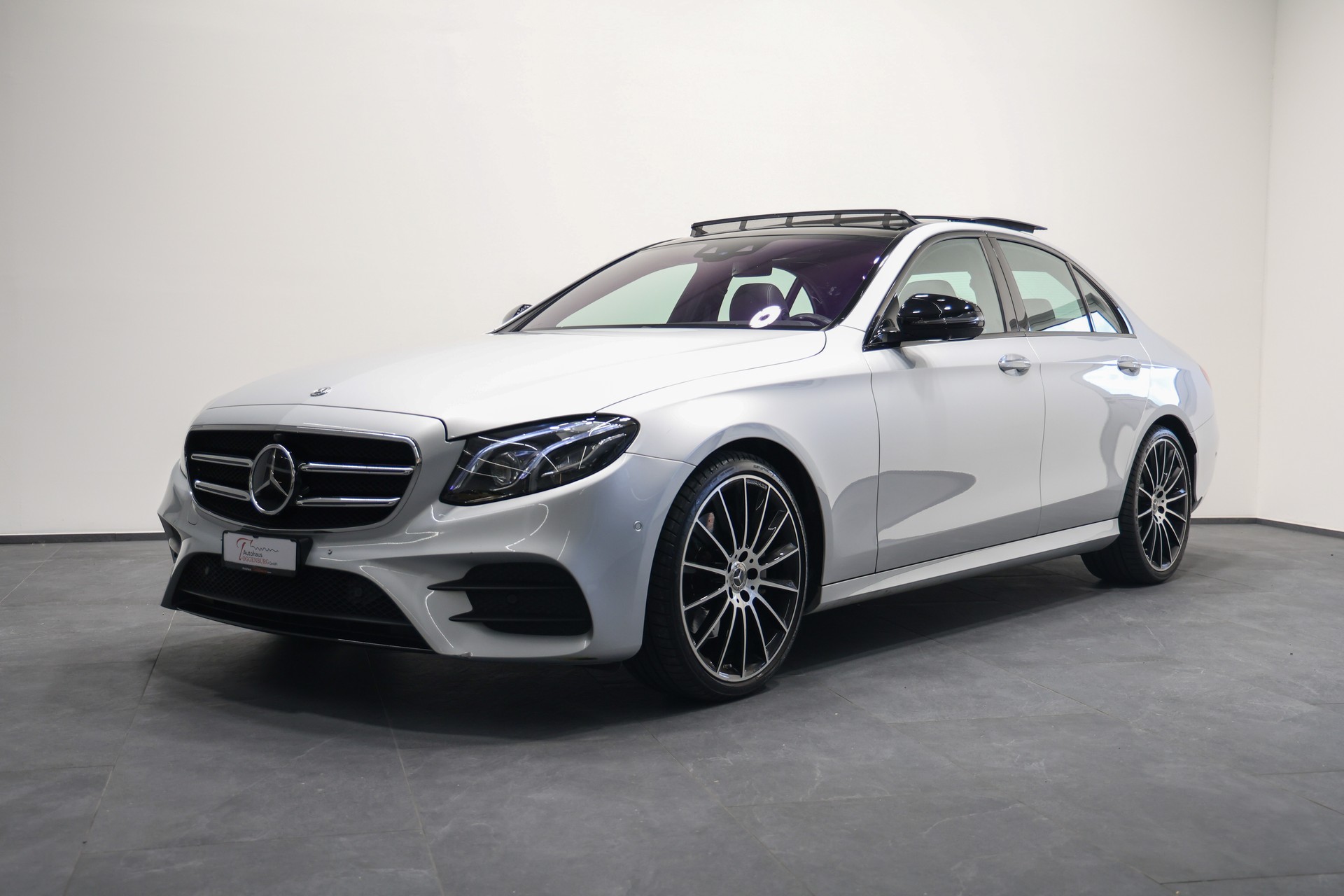 MERCEDES-BENZ E 220 d Swiss Star AMG Line 4Matic 9G-Tronic *Facelift*Vollausstattung*-showroom-element-2