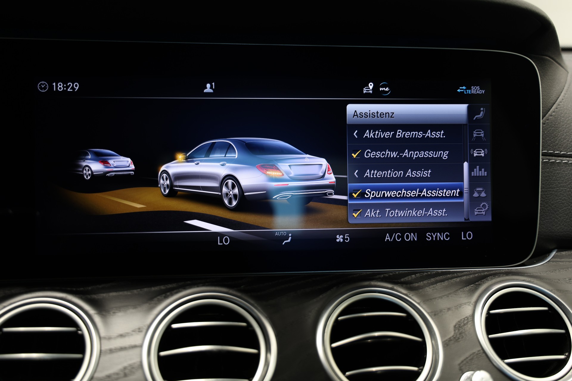MERCEDES-BENZ E 220 d AMG Line 4Matic 9G-Tronic *Facelift*Vollausstattung*-image-29