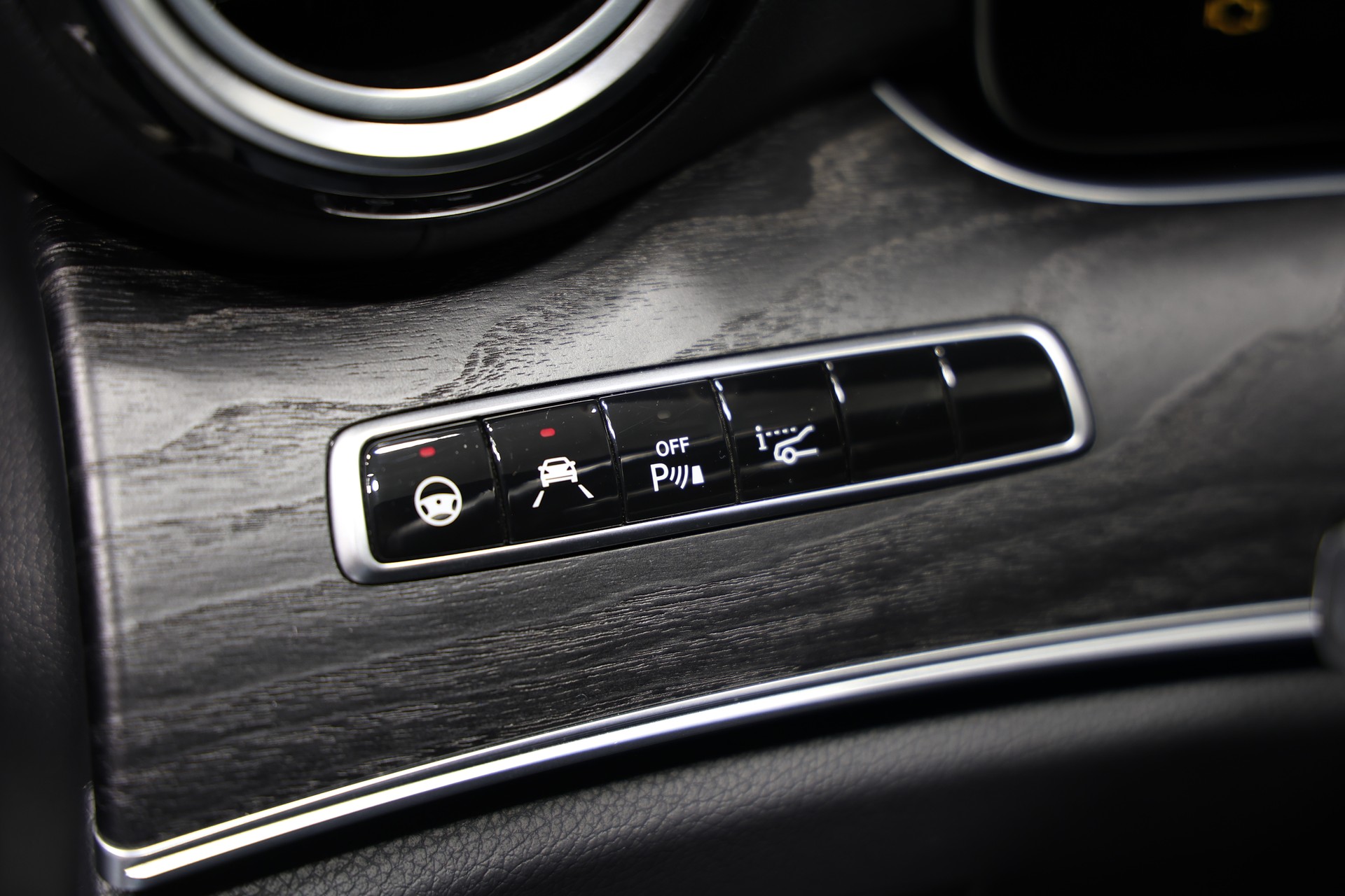 MERCEDES-BENZ E 220 d AMG Line 4Matic 9G-Tronic *Facelift*Vollausstattung*-image-20