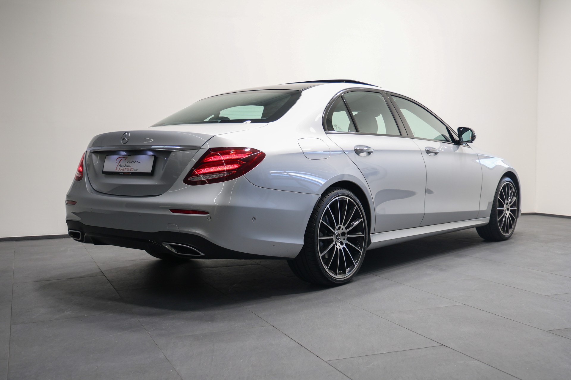 MERCEDES-BENZ E 220 d AMG Line 4Matic 9G-Tronic *Facelift*Vollausstattung*-image-7