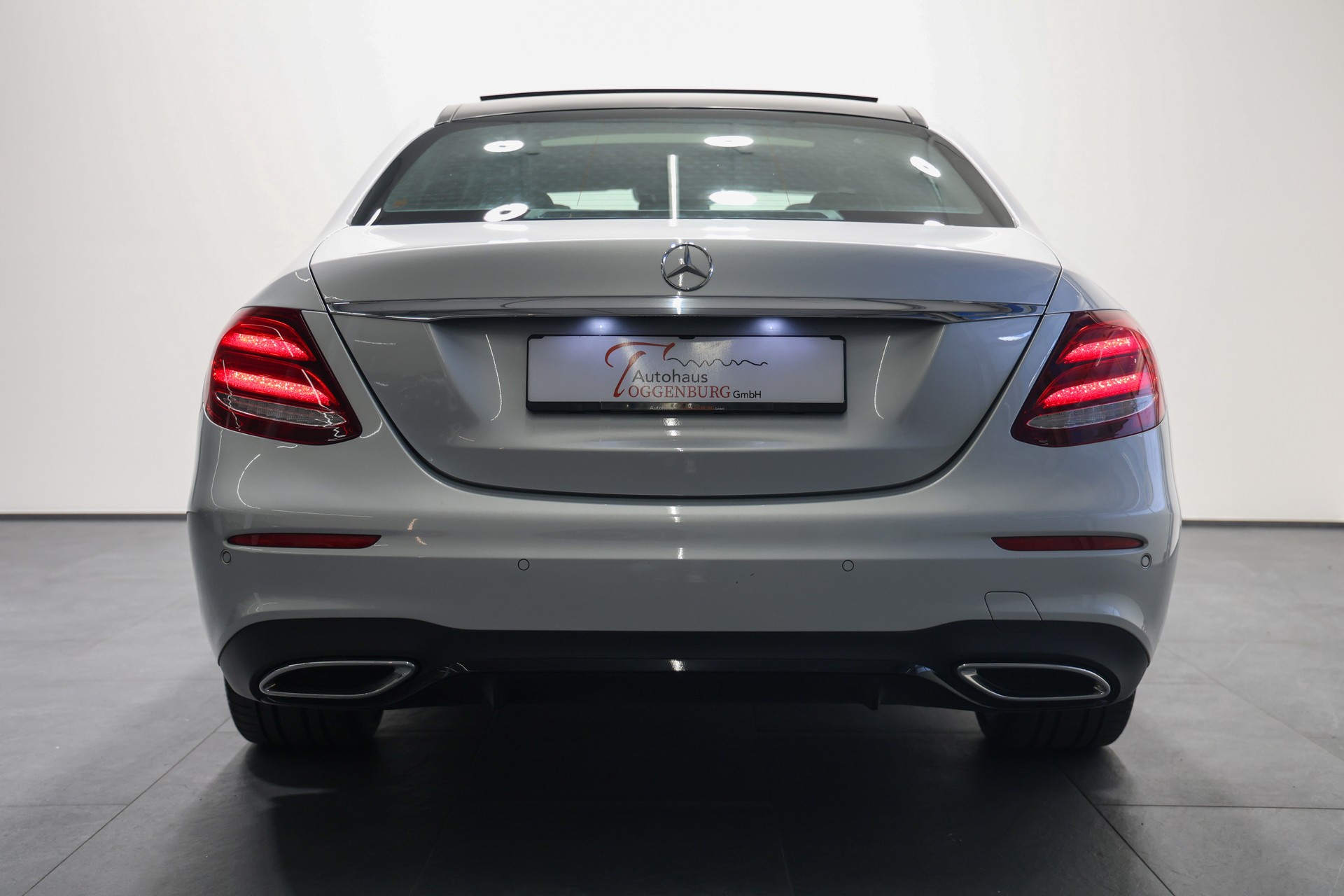 MERCEDES-BENZ E 220 d AMG Line 4Matic 9G-Tronic *Facelift*Vollausstattung*-image-10