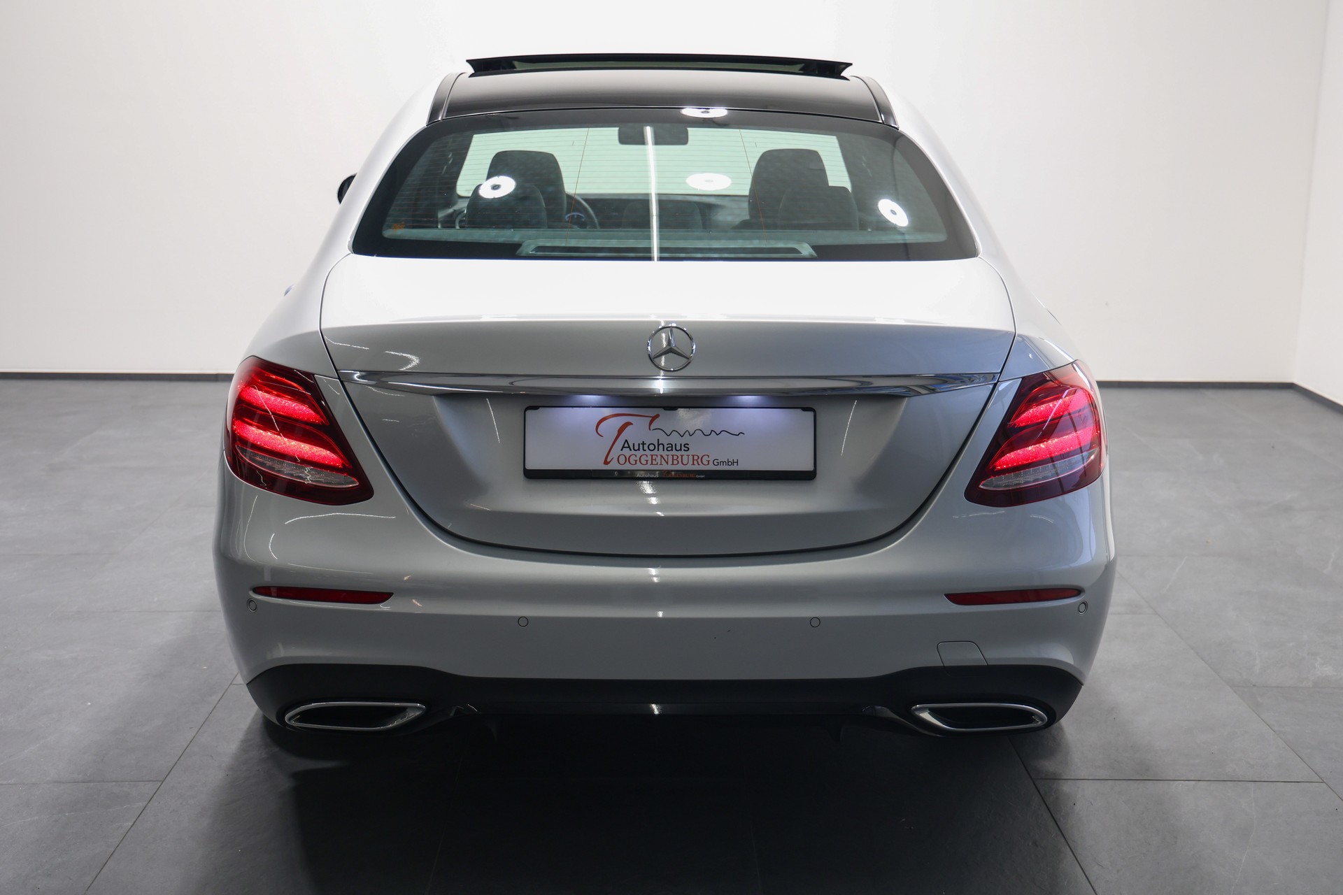 MERCEDES-BENZ E 220 d AMG Line 4Matic 9G-Tronic *Facelift*Vollausstattung*-image-9