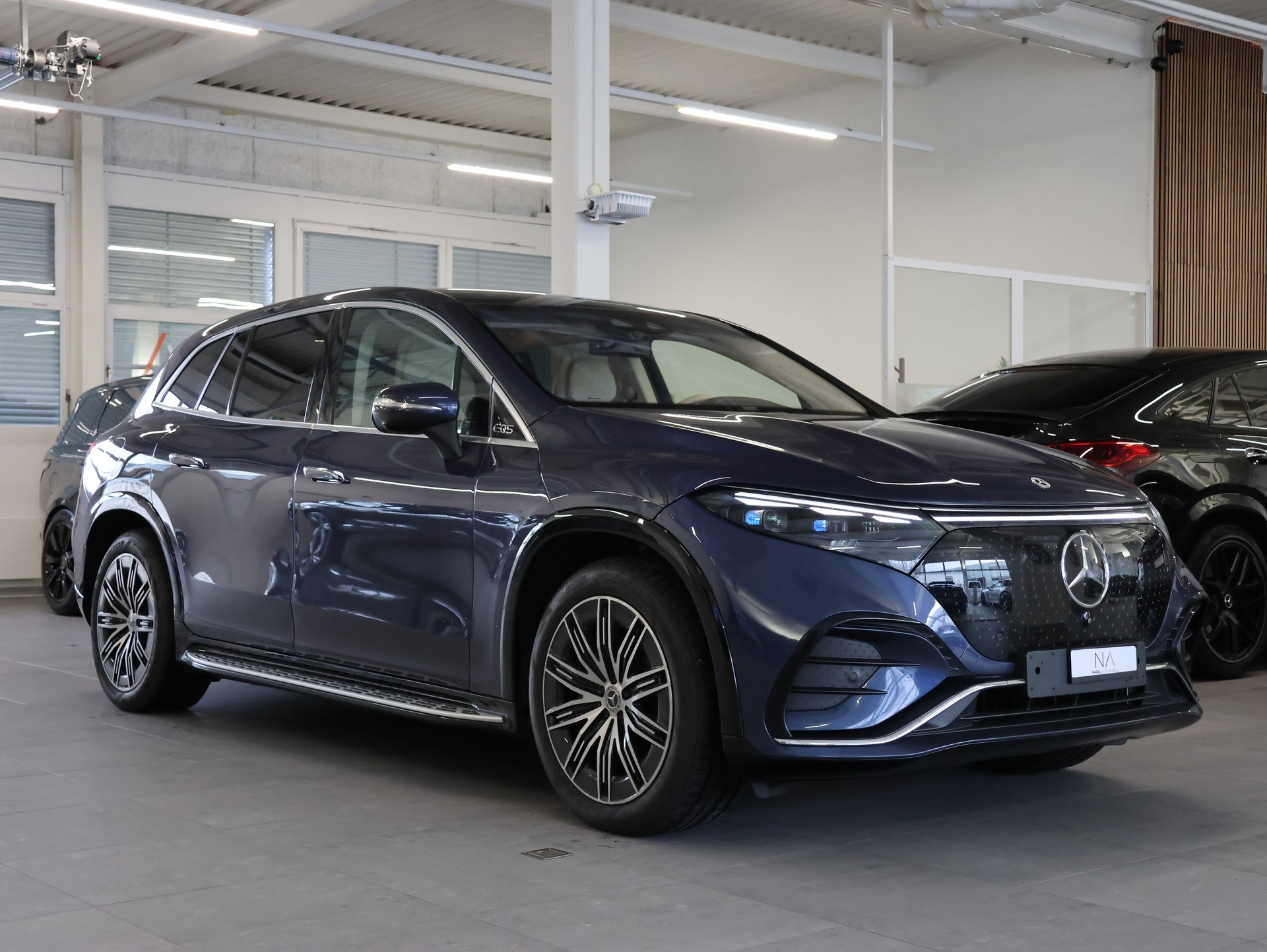 MERCEDES-BENZ EQS SUV 580 4Matic *SODALITE-BLUE*-showroom-element-1