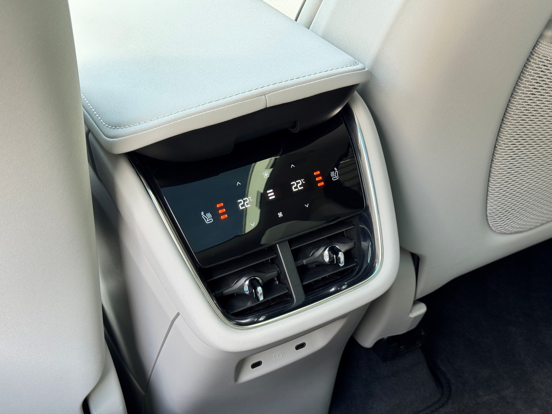 VOLVO EX90 Twin Performance Ultra AWD-image-19