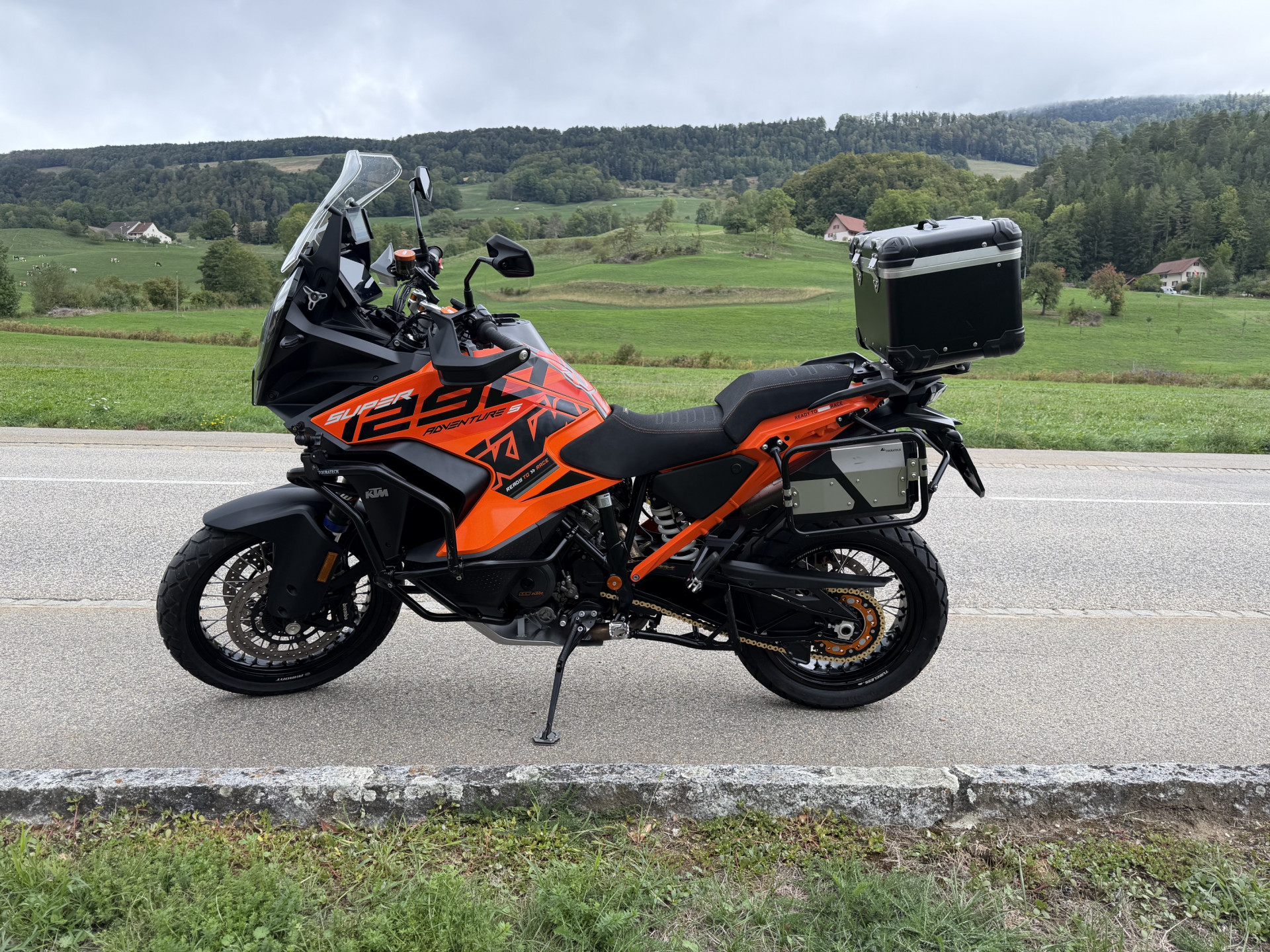 KTM 1290 Super Adventure S-image-1