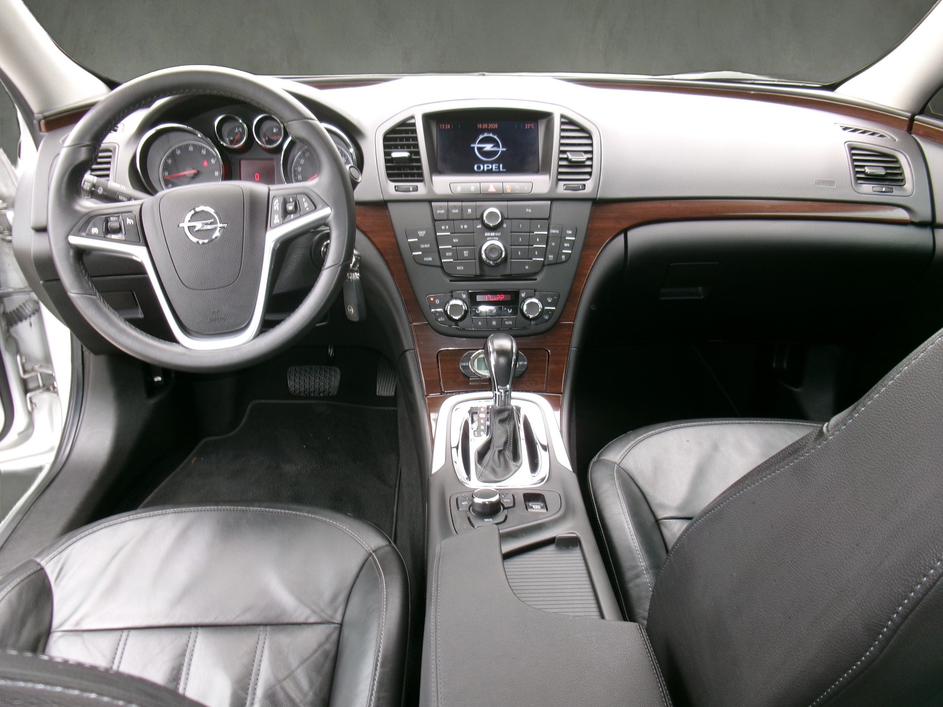 OPEL Insignia 2.8 Turbo Cosmo 4WD Automatic-image-4