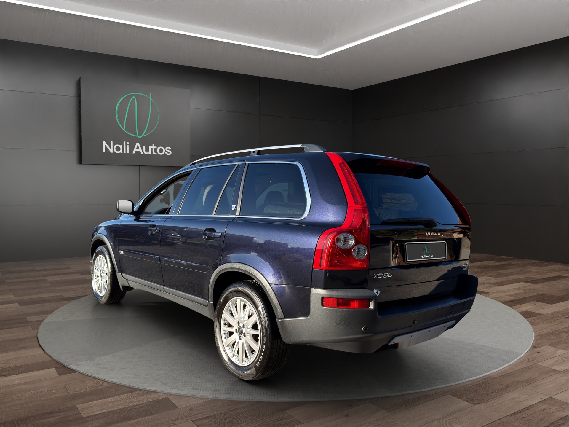 VOLVO XC90 2.5T AWD Executive Geartronic-showroom-element-3