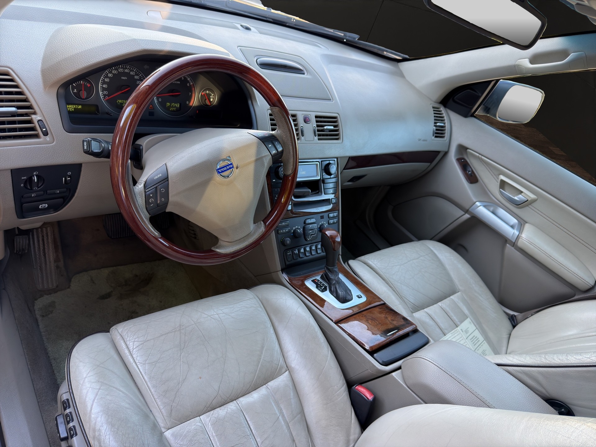 VOLVO XC90 2.5T AWD Executive Geartronic-image-6