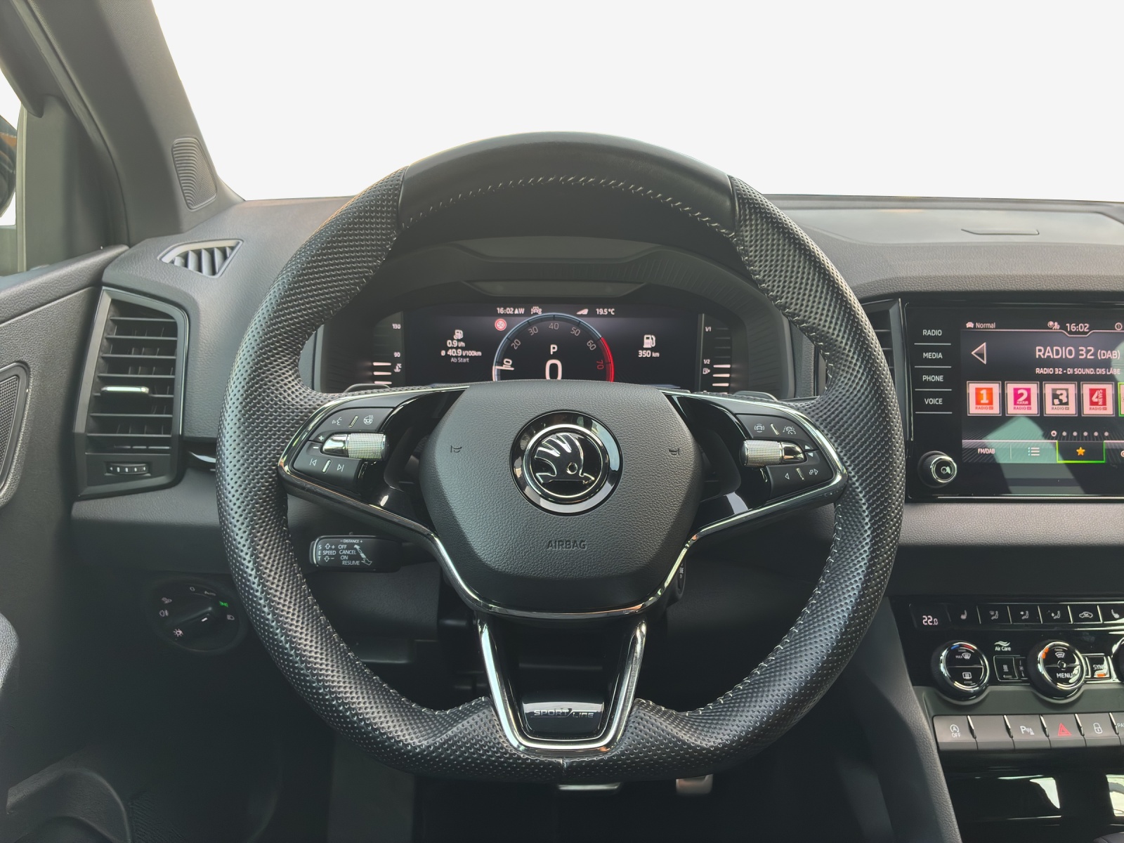 SKODA Karoq 2.0 TSI SportLine 4x4 DSG-image-9