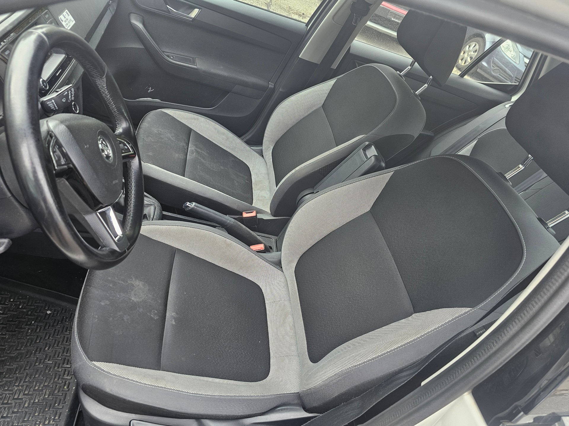 SKODA Fabia 1.4 TDI Ambition DSG-image-7