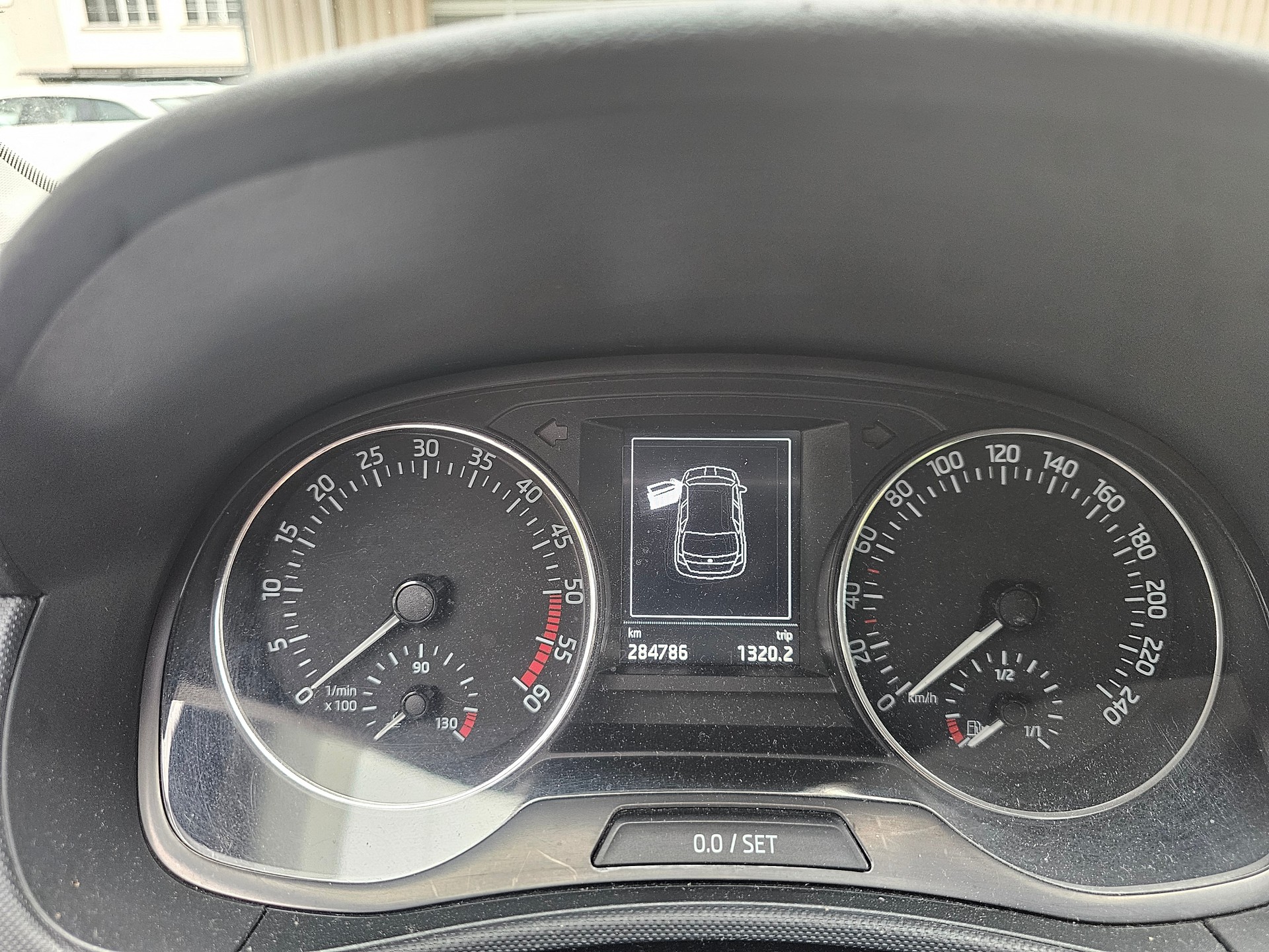 SKODA Fabia 1.4 TDI Ambition DSG-image-6